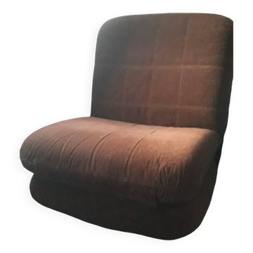 Vintage armchair with Italian design