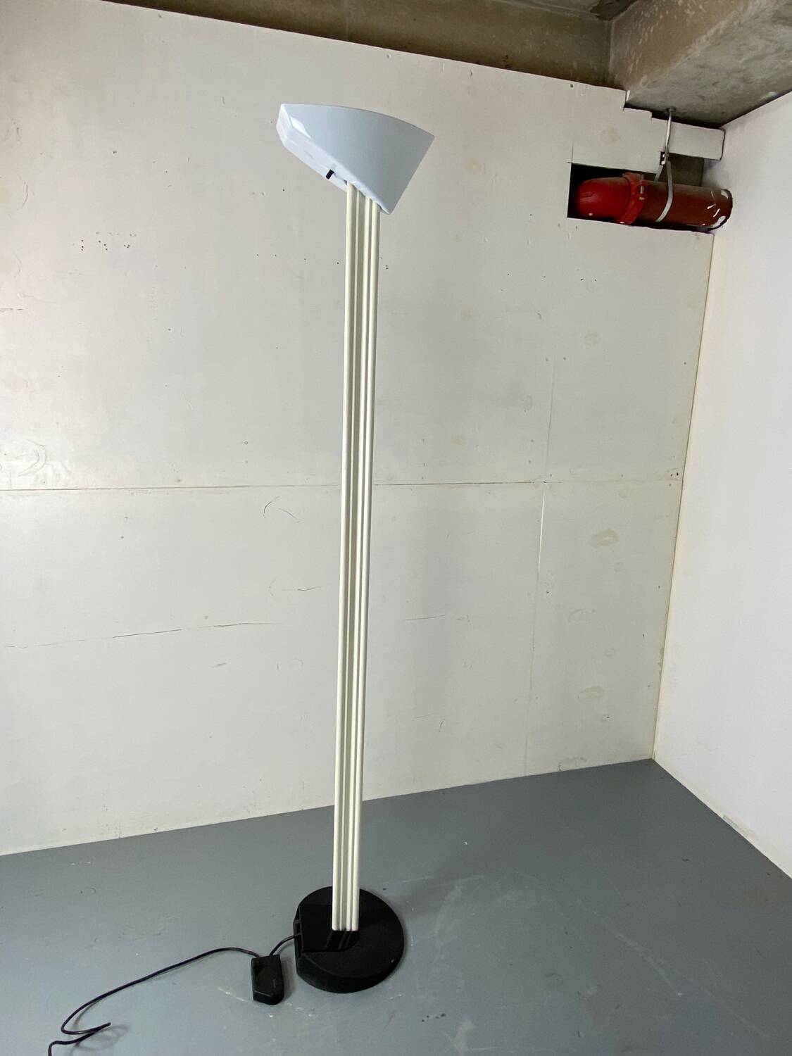 Lampadaire Mod. Otello de Bruno Gecchelin pour Oluce années 1980