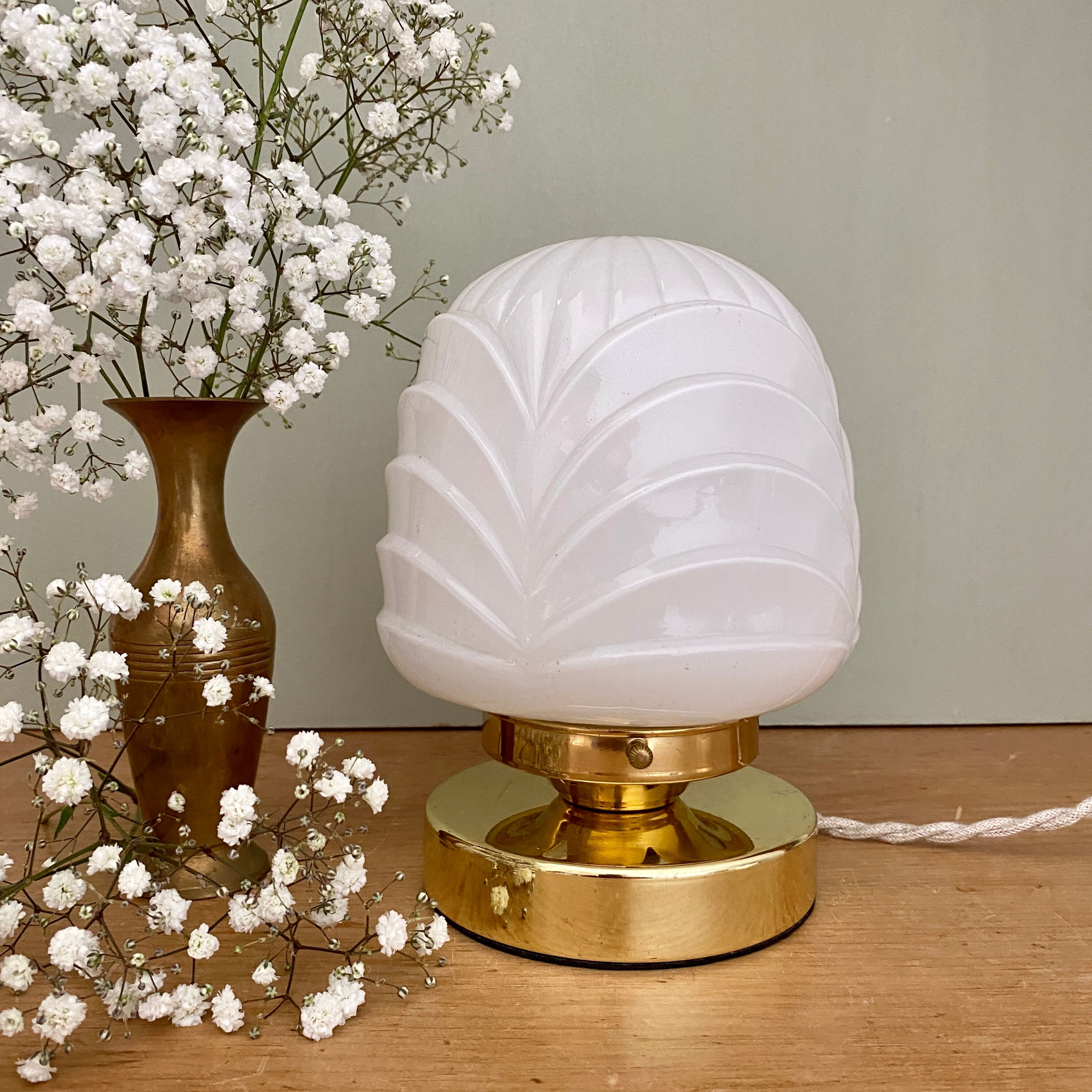 Vintage table lamp in white opaline