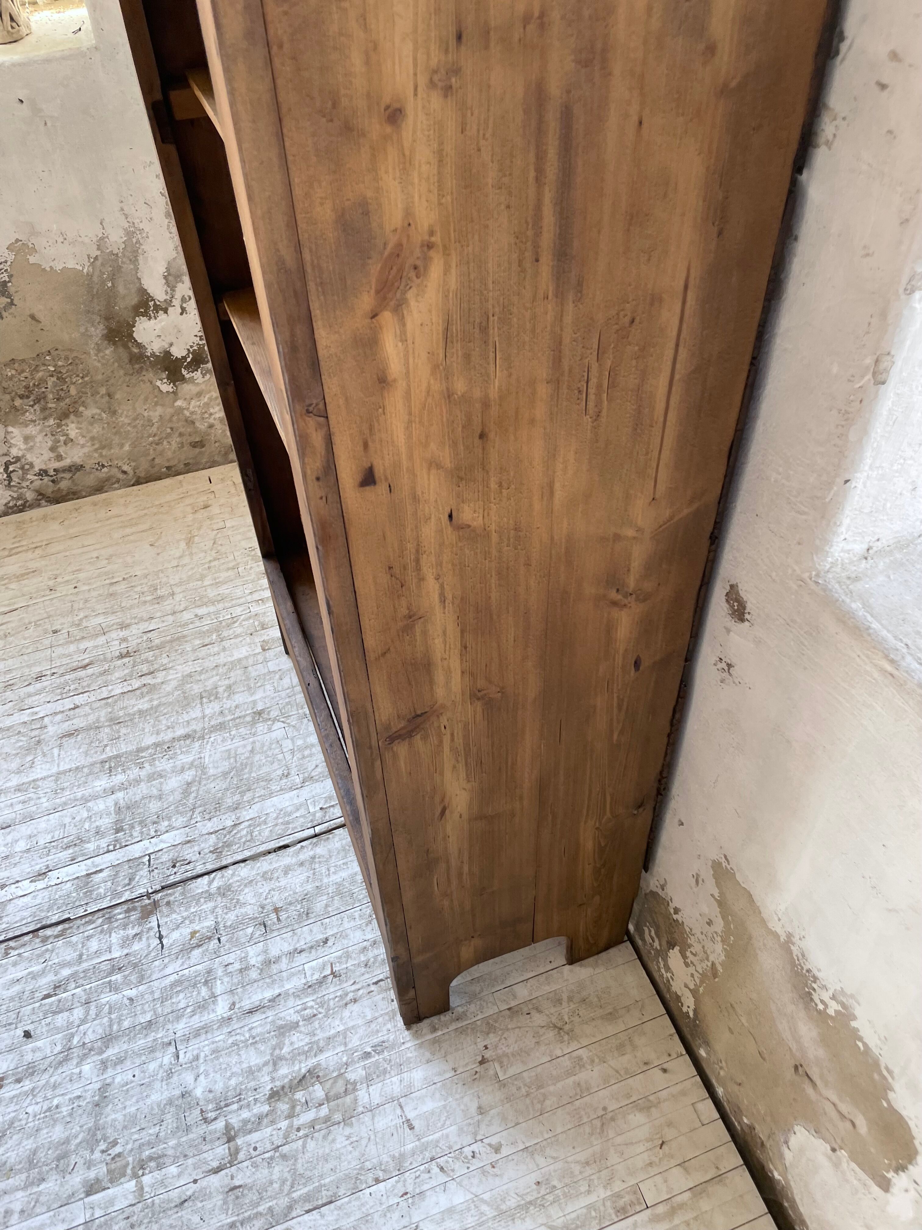 Library bonnetière pine