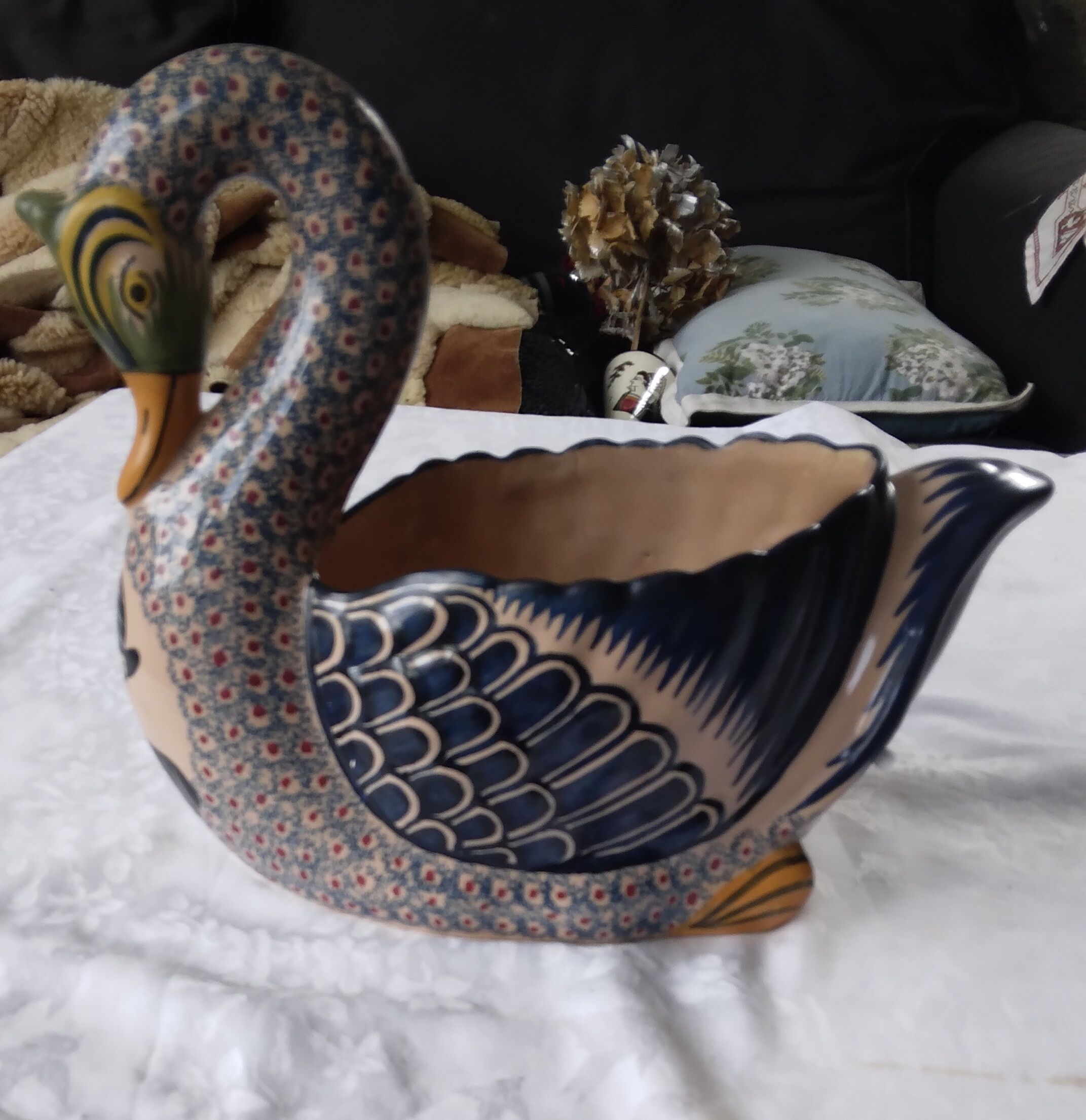 Swan pot cover Henriot Quimper