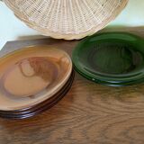 4 coffee cups, 3 saucers, 5 small and 2 large plates VERECO