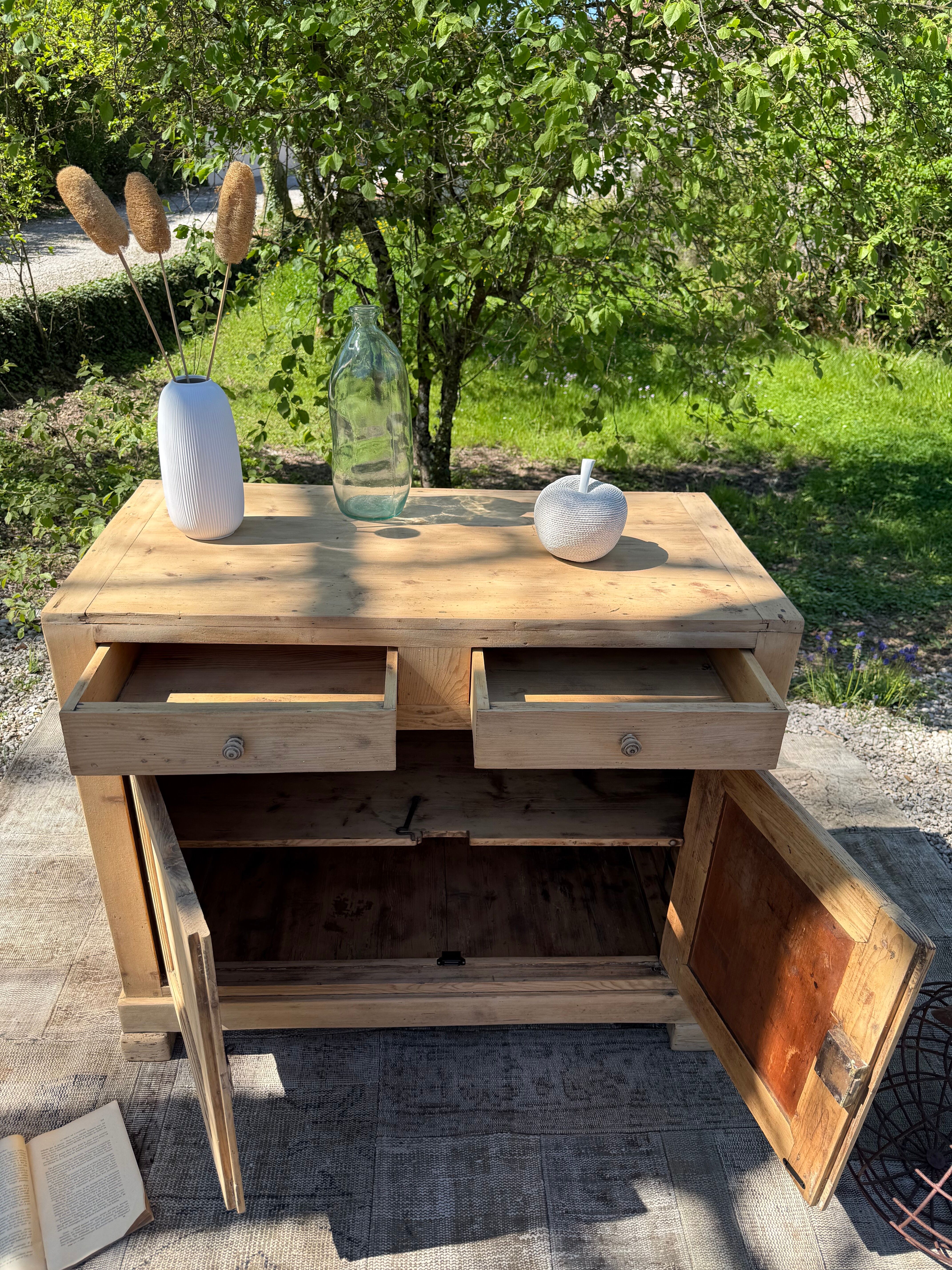 Buffet massif ancien rénové