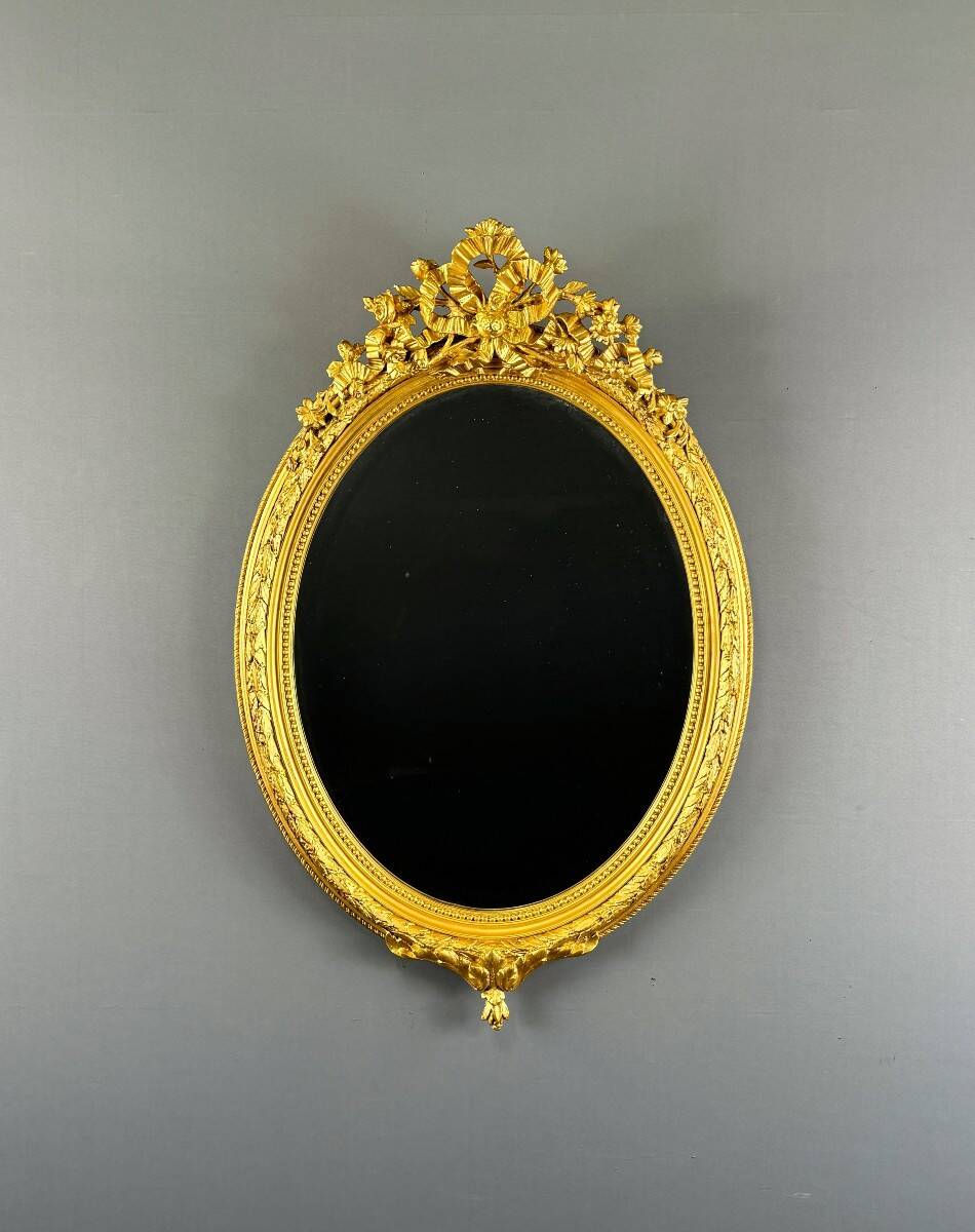 Miroir ovale doré style Louis XVI, XIXe siècle