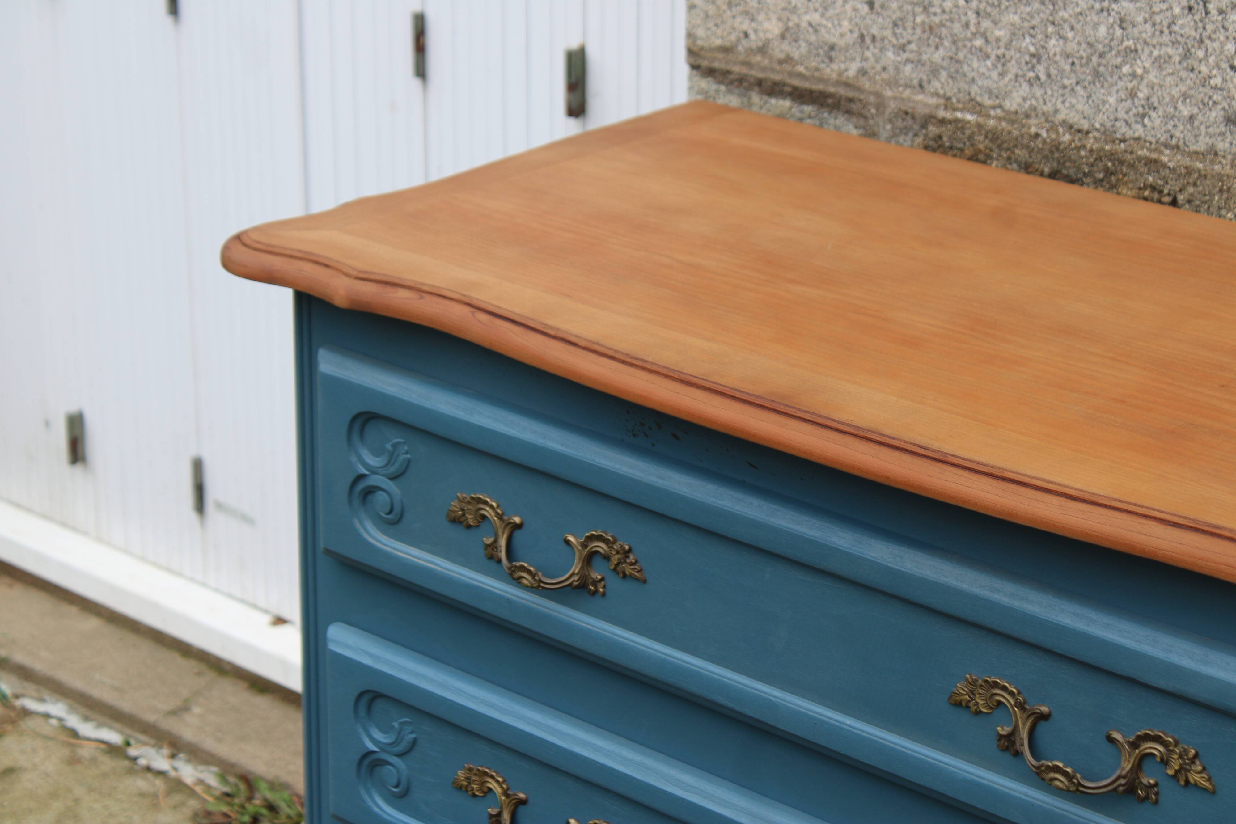Commode ancienne rénovée bleu – plateau bois – 3 tiroirs