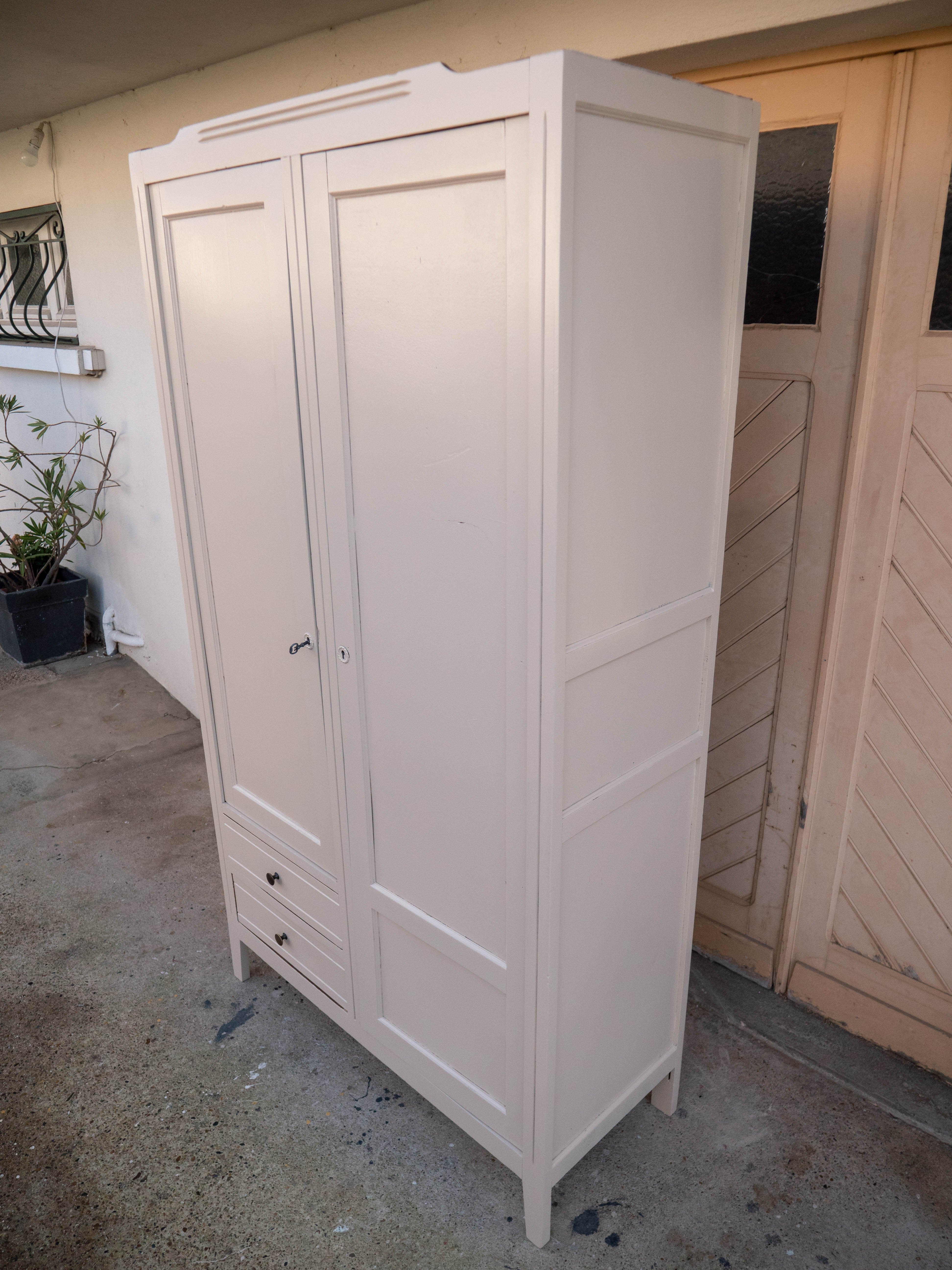 Armoire parisienne