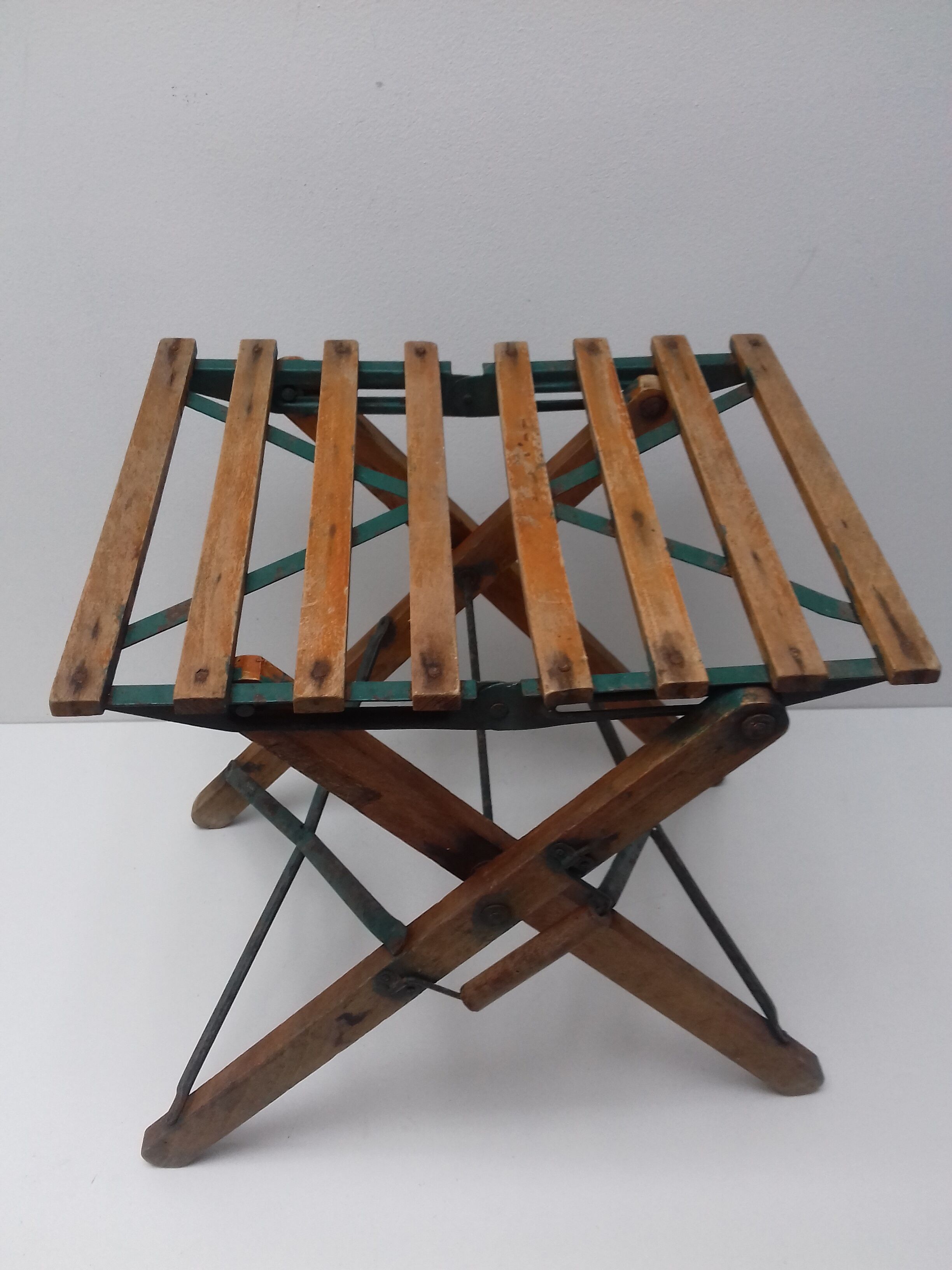 Wooden folding stool "eureka"
