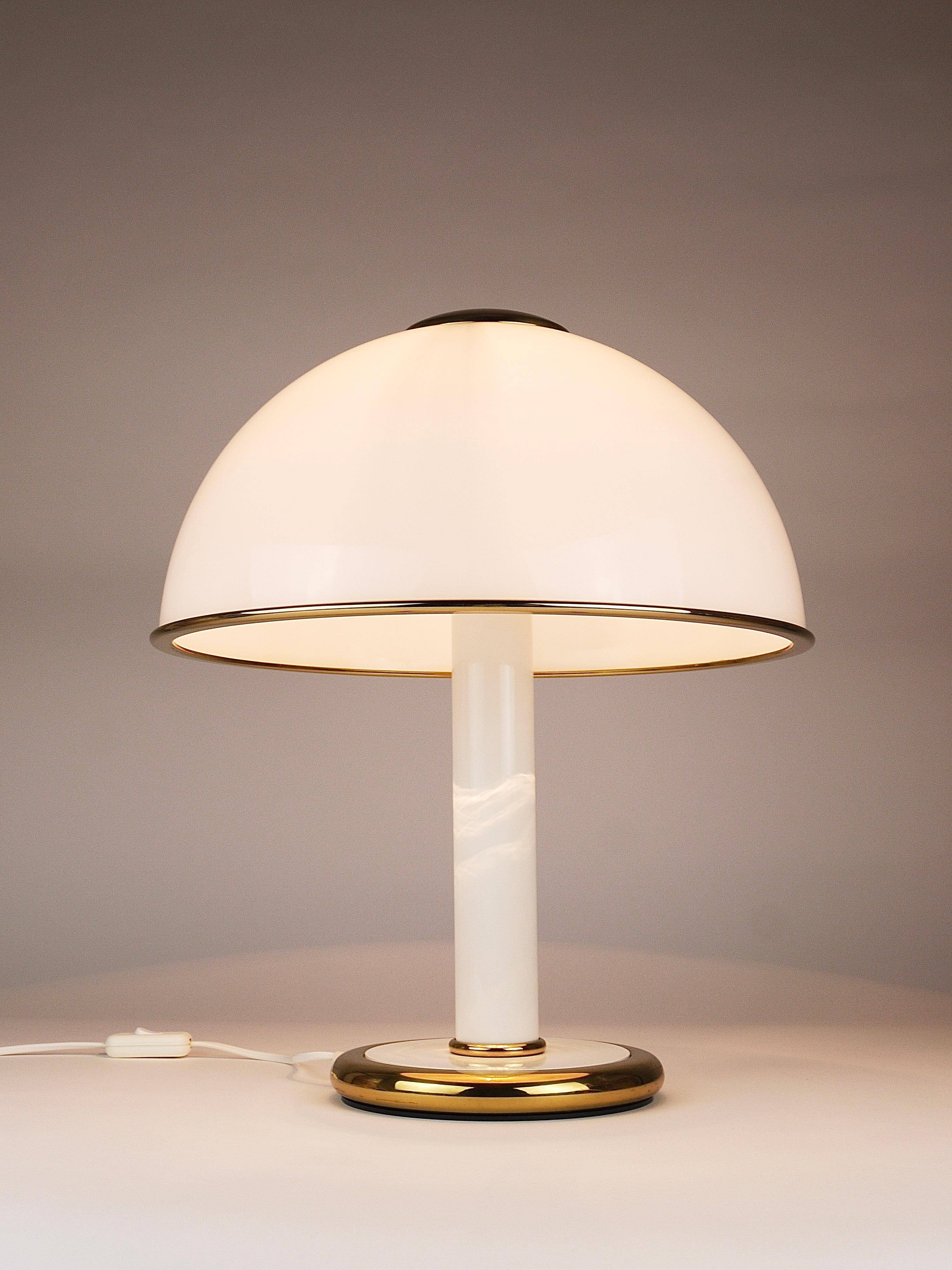 F. Fabbian Mushroom Table Lamp in White and Gold Murano Glass, Italy, 1970s