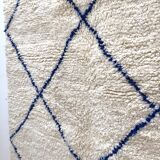 Moroccan Berber carpet Beni Ouarain ecru with majorelle blue diamonds 2.54x1.54m