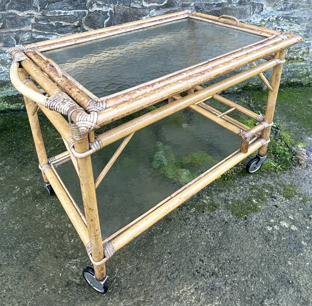 Vintage rolling dessert trolley in rattan, removable tray, Riviera style, 50s-60s.