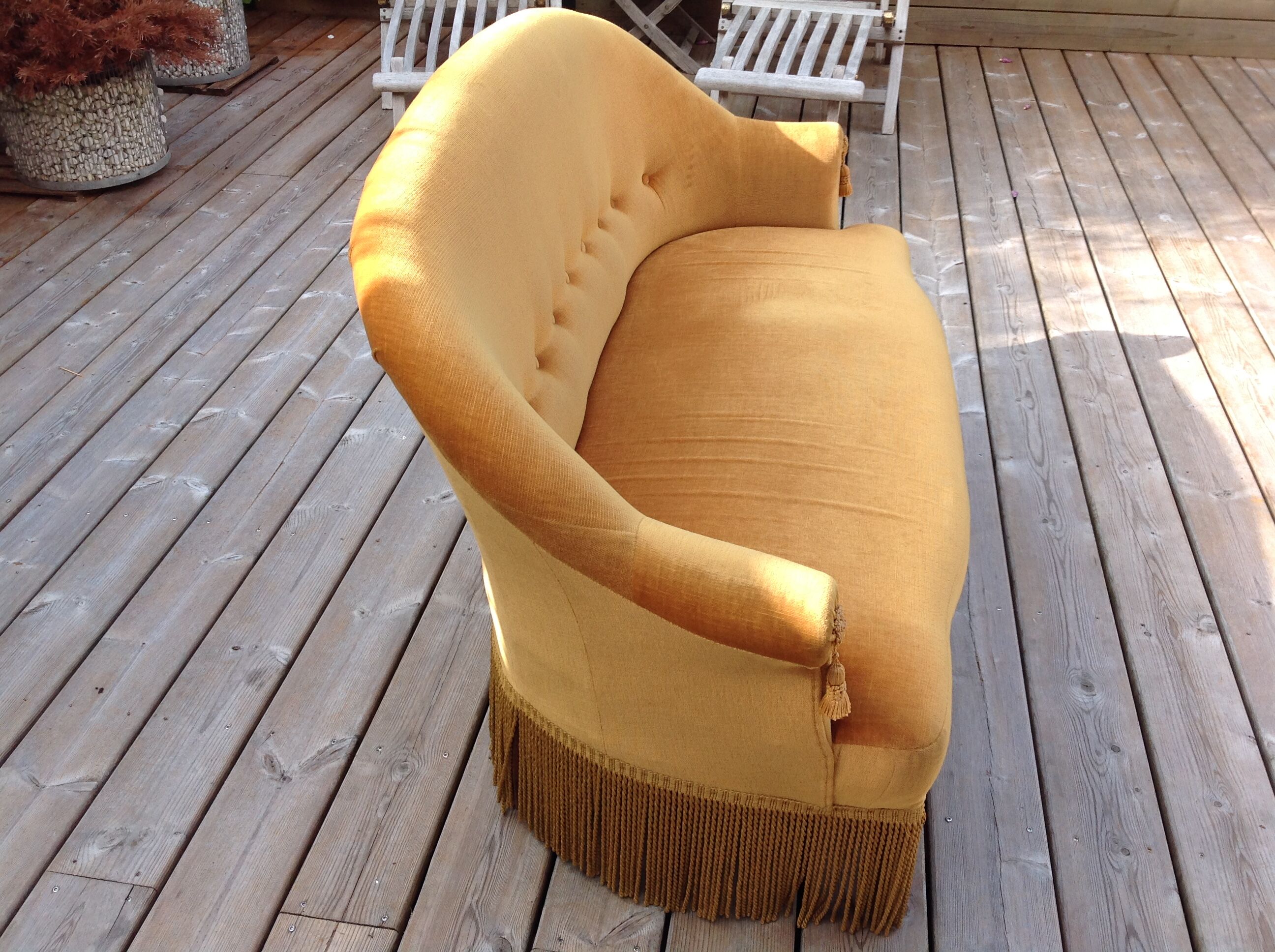 Yellow velvet toad sofa
