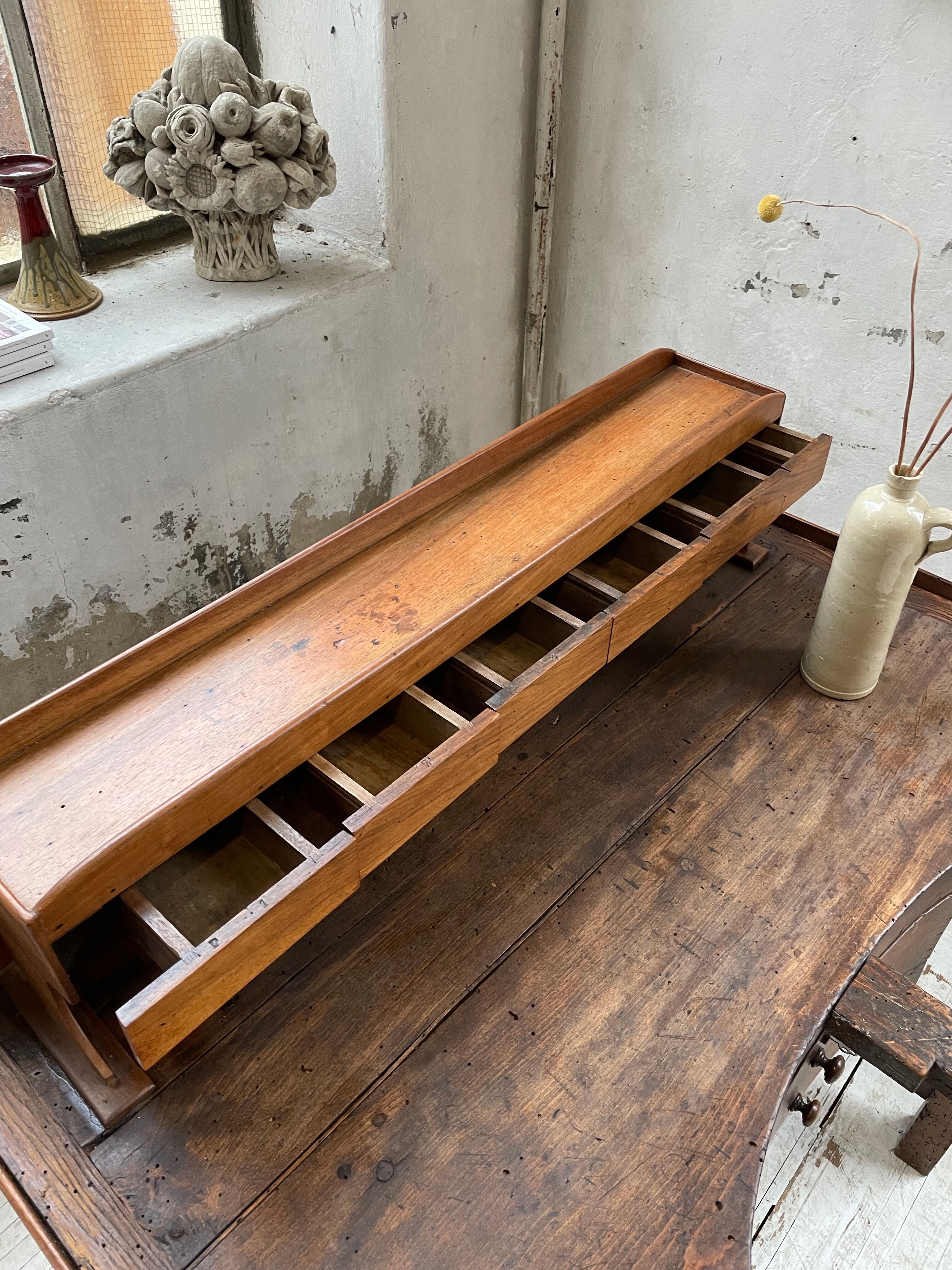 Establishment of jeweler XIXth oak