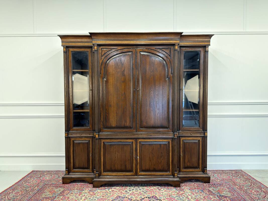 Classic English Royal Antique Collection Bookcase