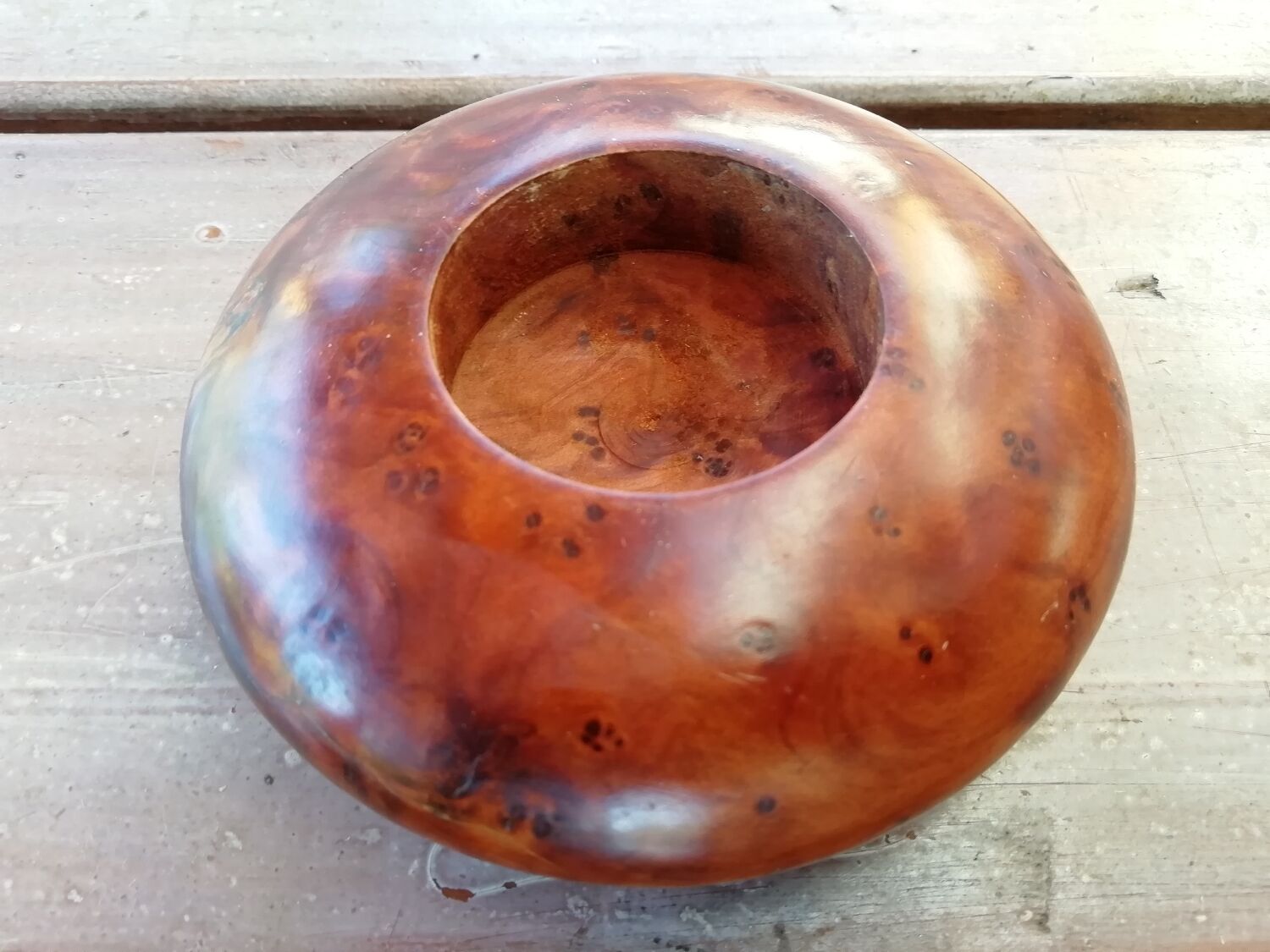 Thuja wood candle holder