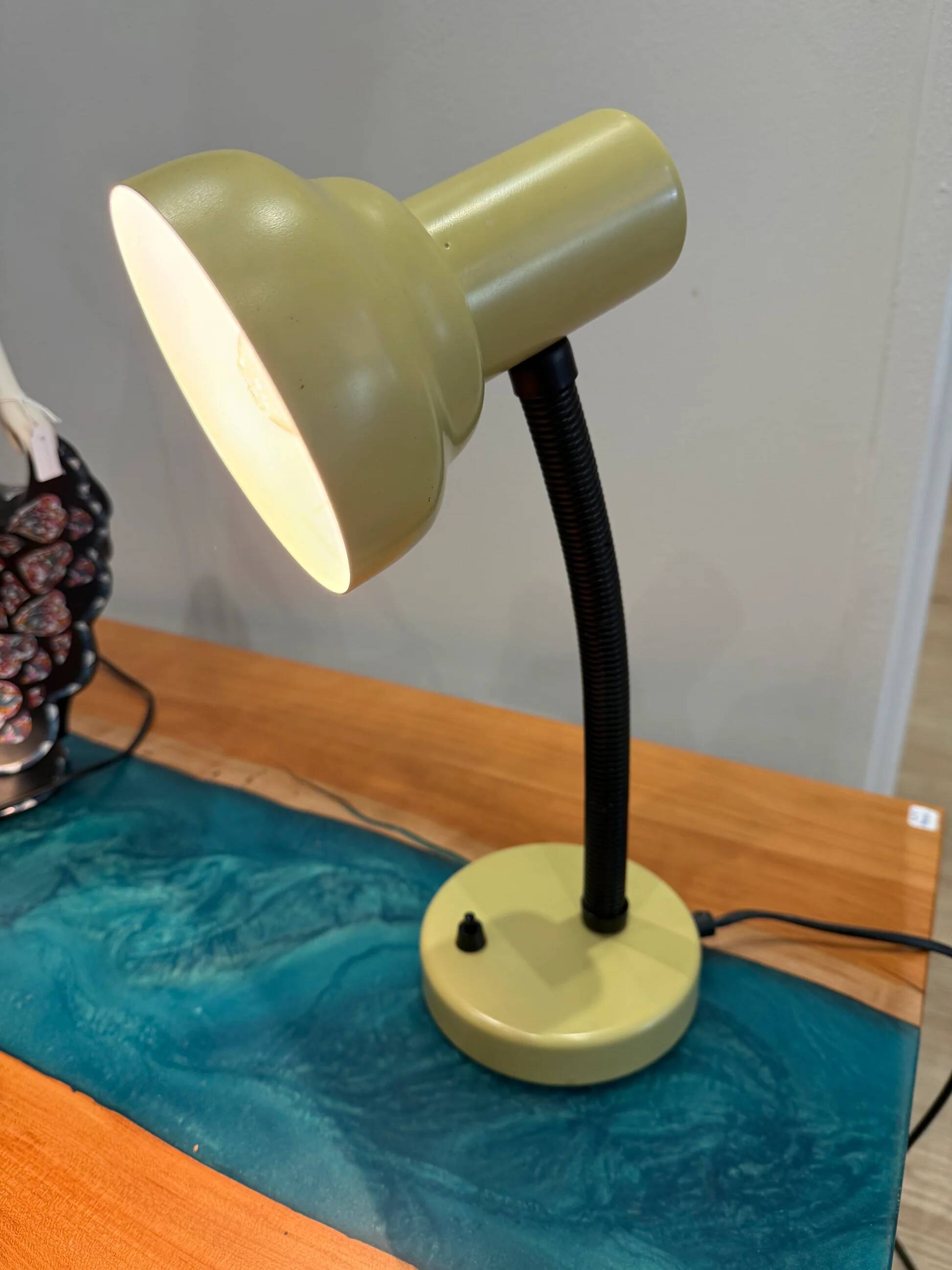 Vintage articulated desk lamp – 1970s design – industrial style