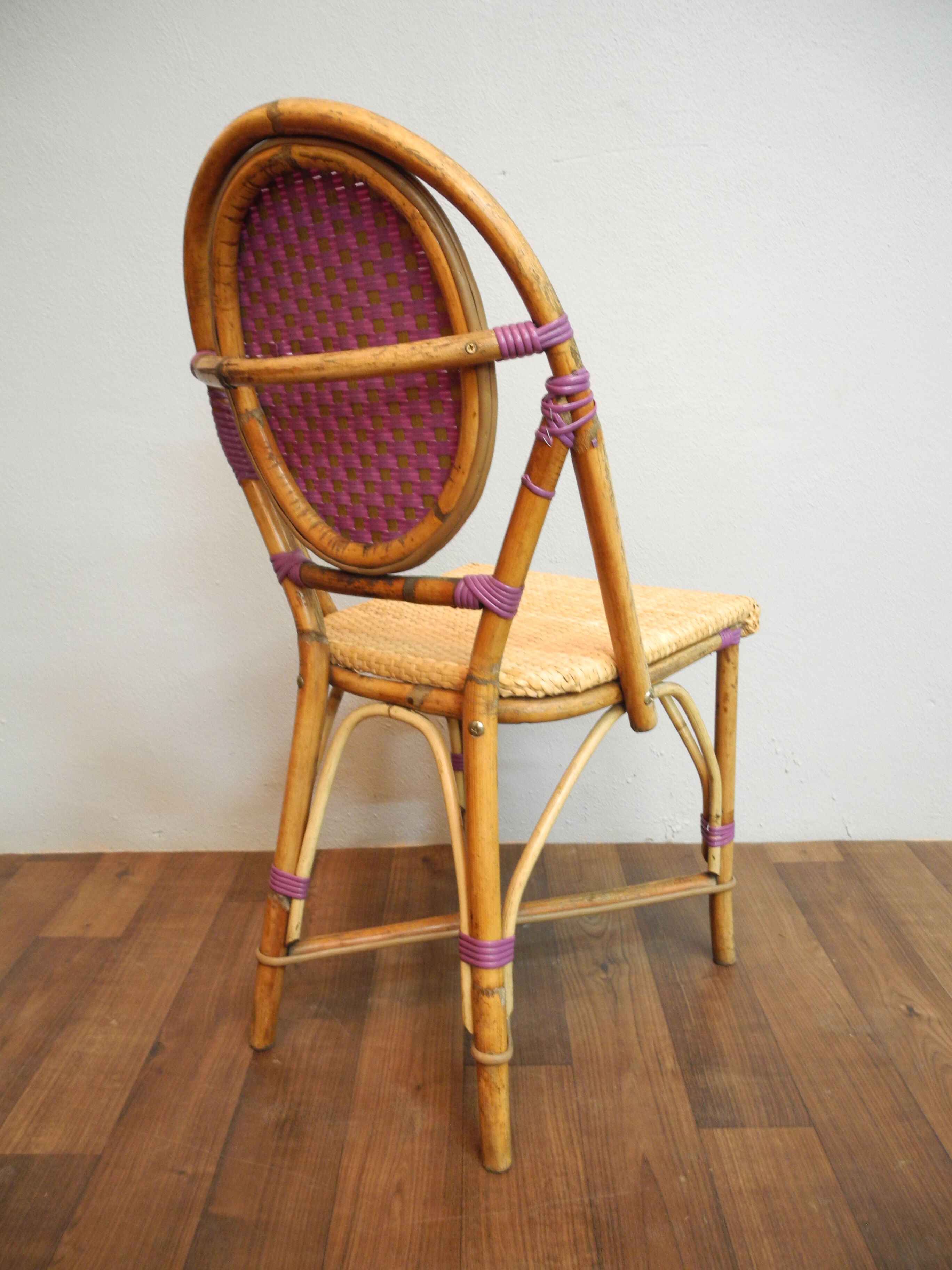 Lot of 14 purple stackable deck chairs has 50's 60's