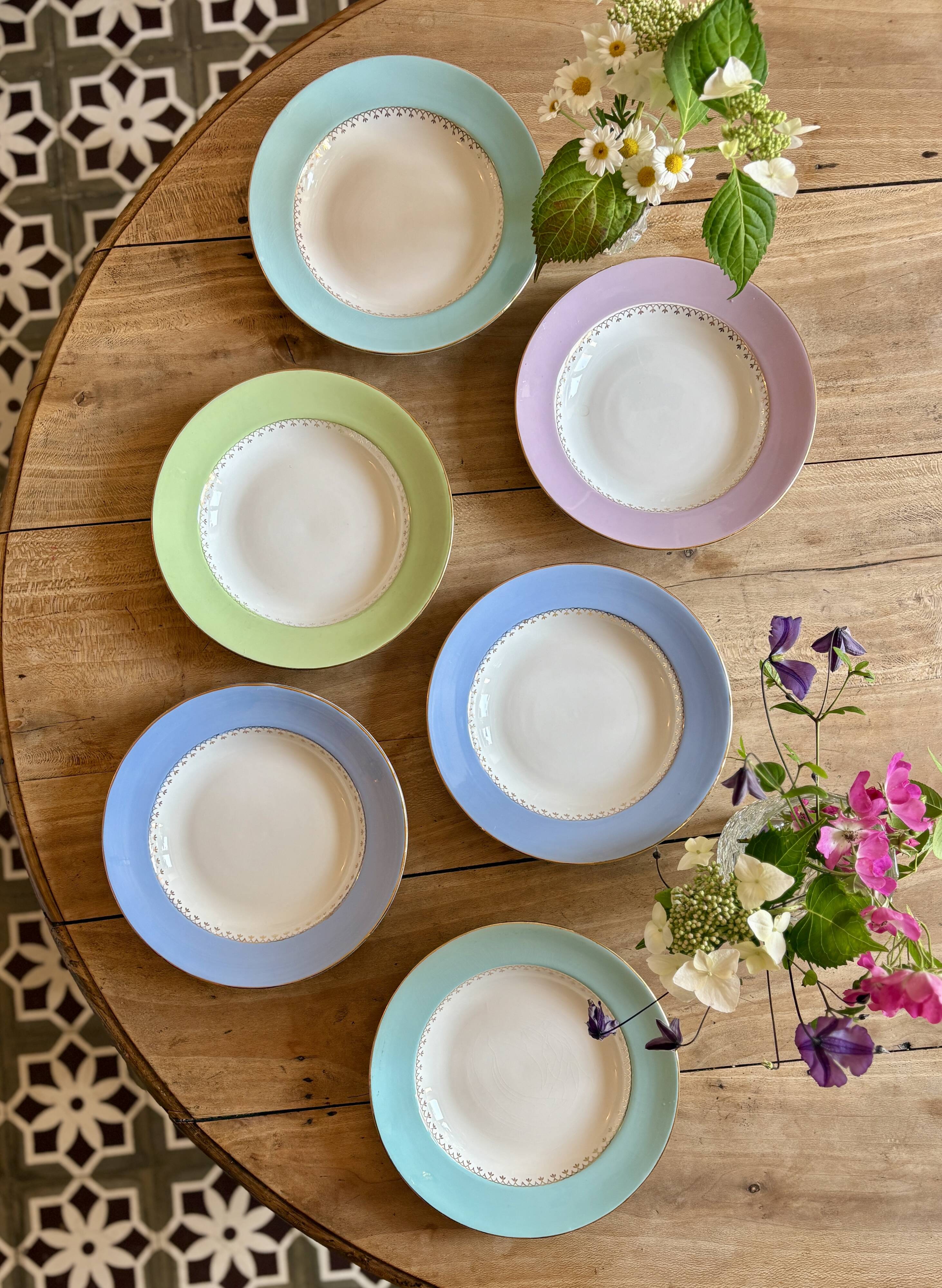 Set of 6 vintage soup plates, pastel colors and gold details