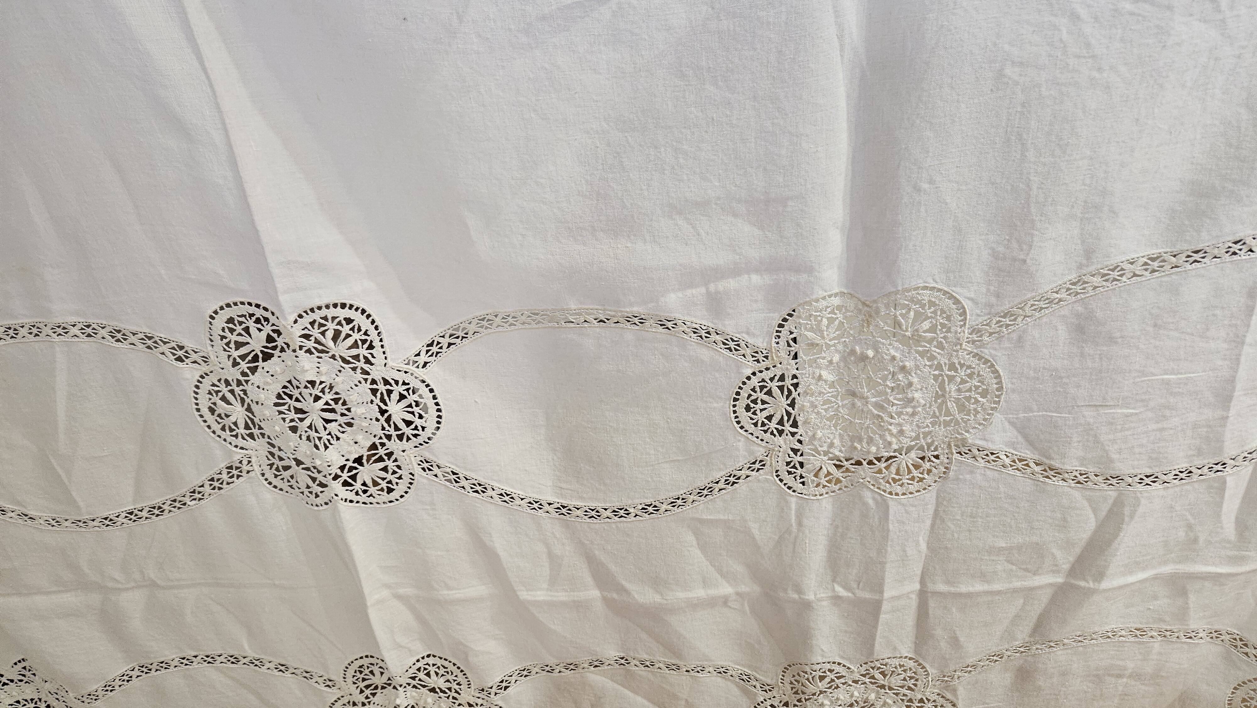 Tablecloth for 12 people