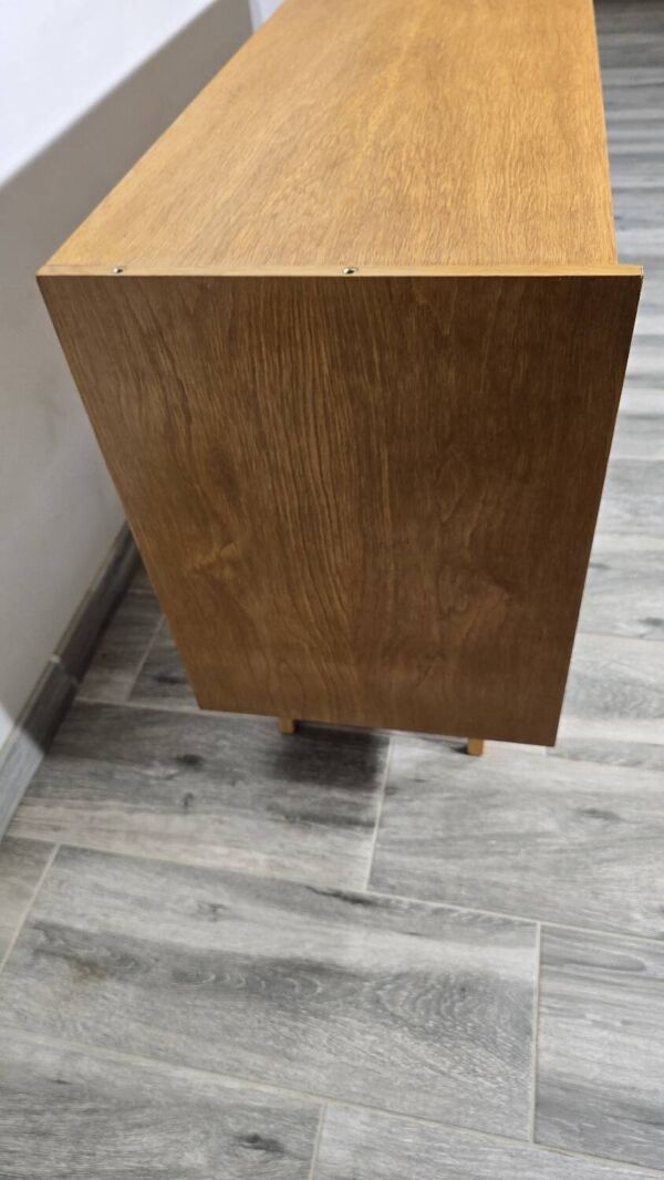 Buffet de Jiri Jiroutek pour Interior Prague