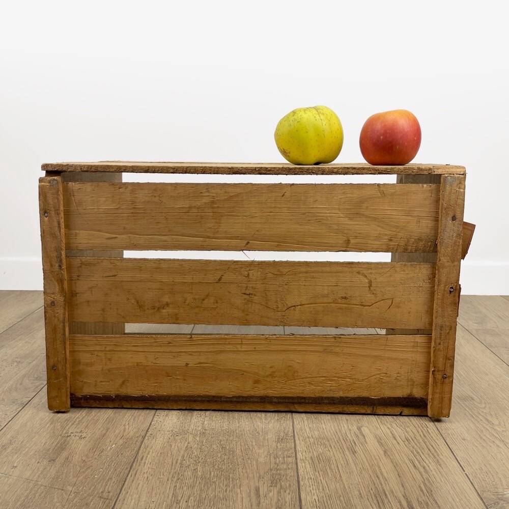 Wooden crate transporting apples safco chile 1959