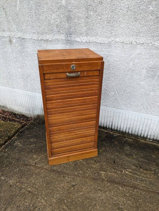 Curtain cabinet, filing cabinet