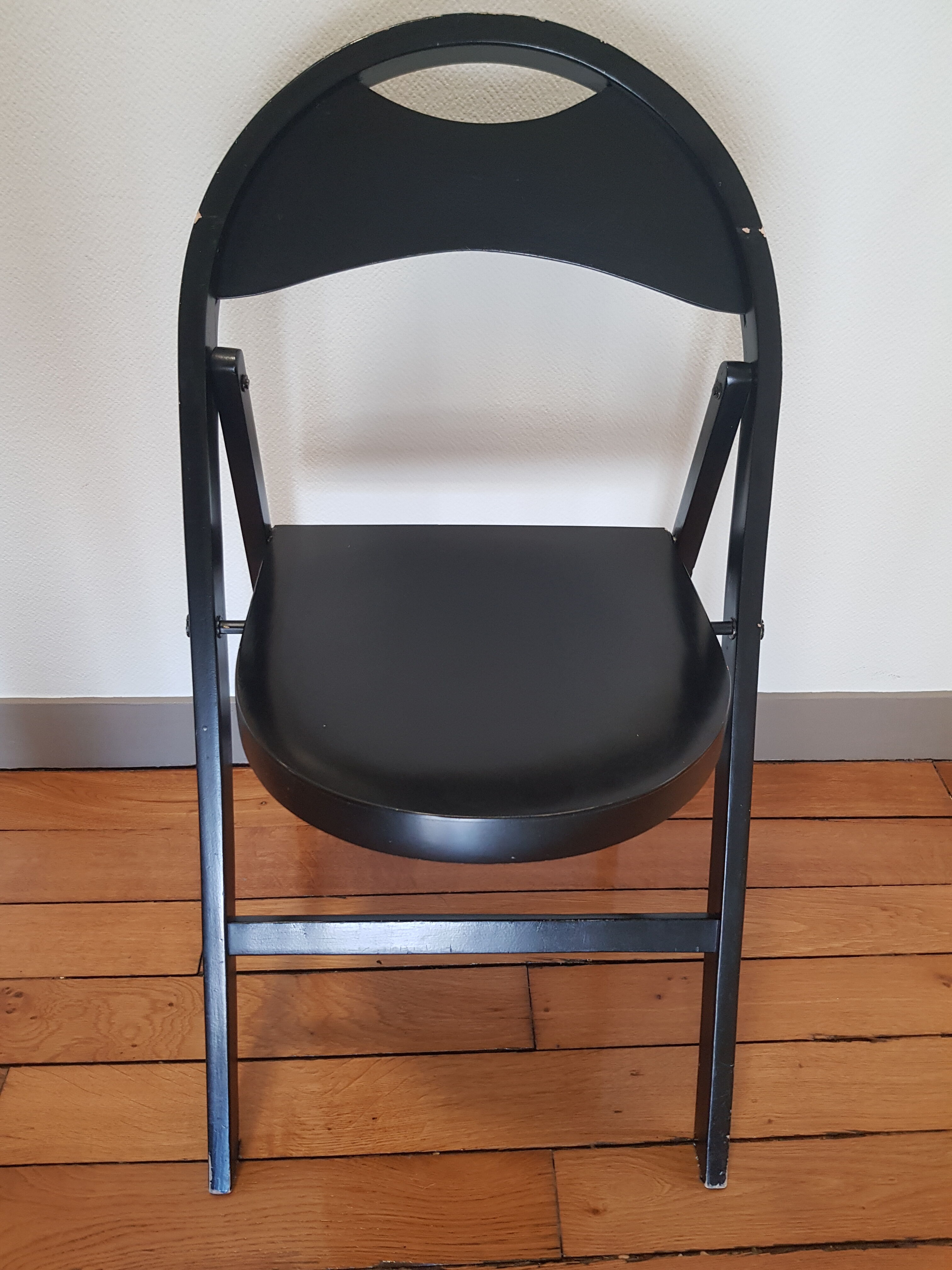 Black tuna and b751 folding chair