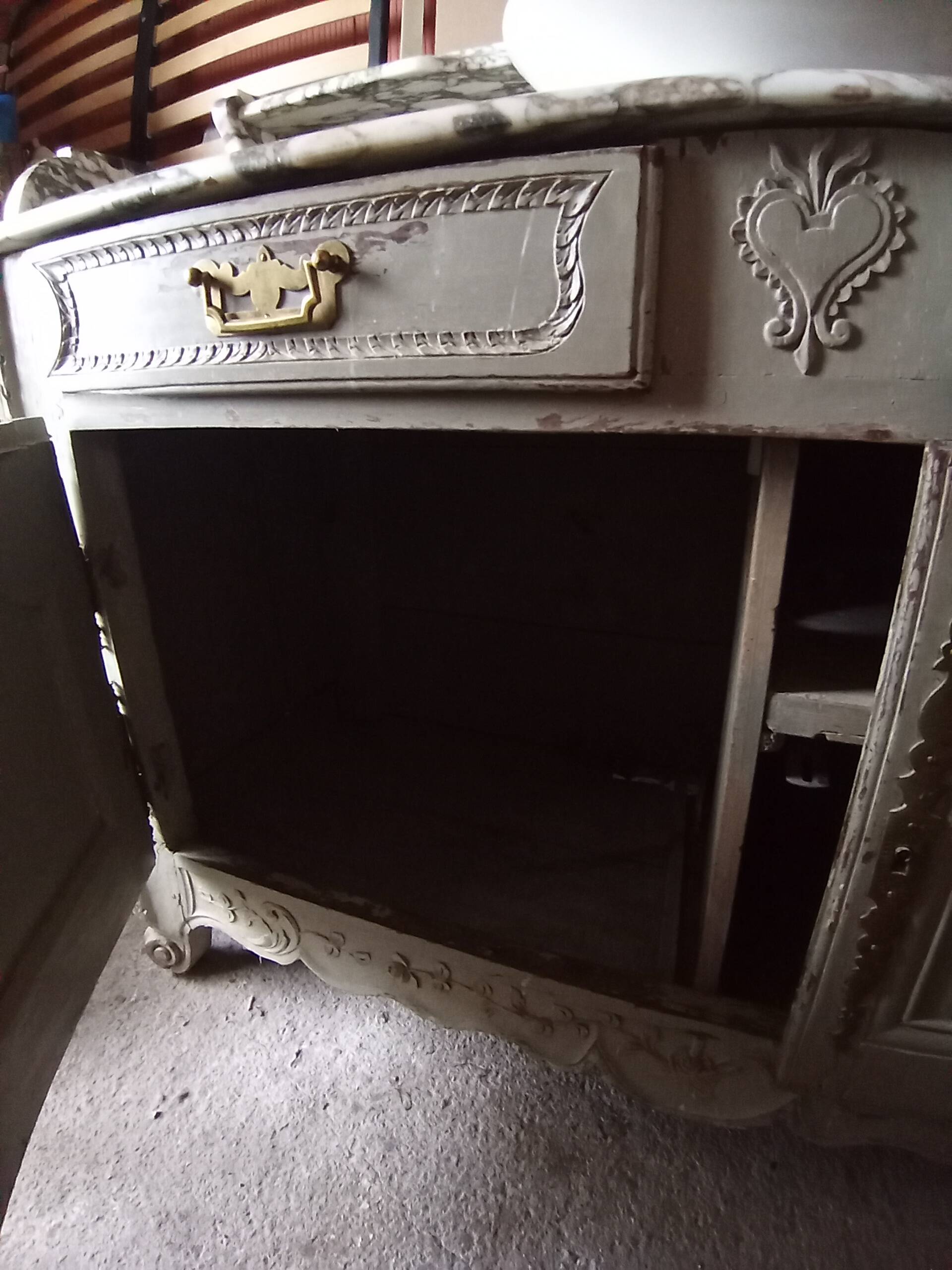 Antique marble washstand – basin & taps