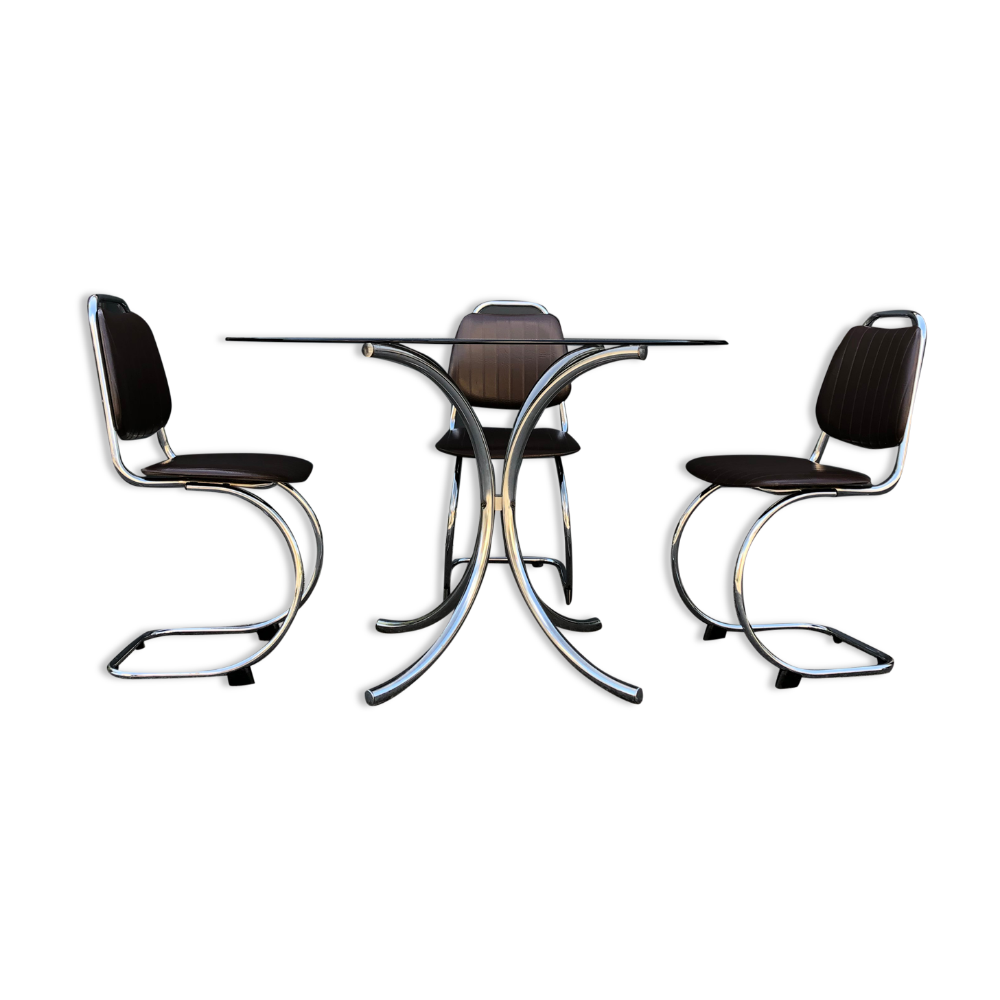 Roundtable and chairs