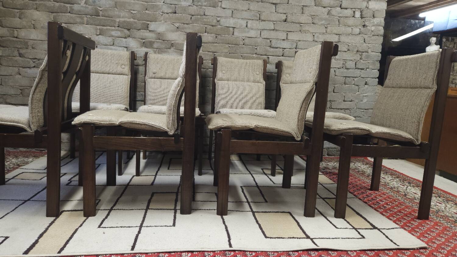 Lot de 8 chaises de salle à manger année 1980