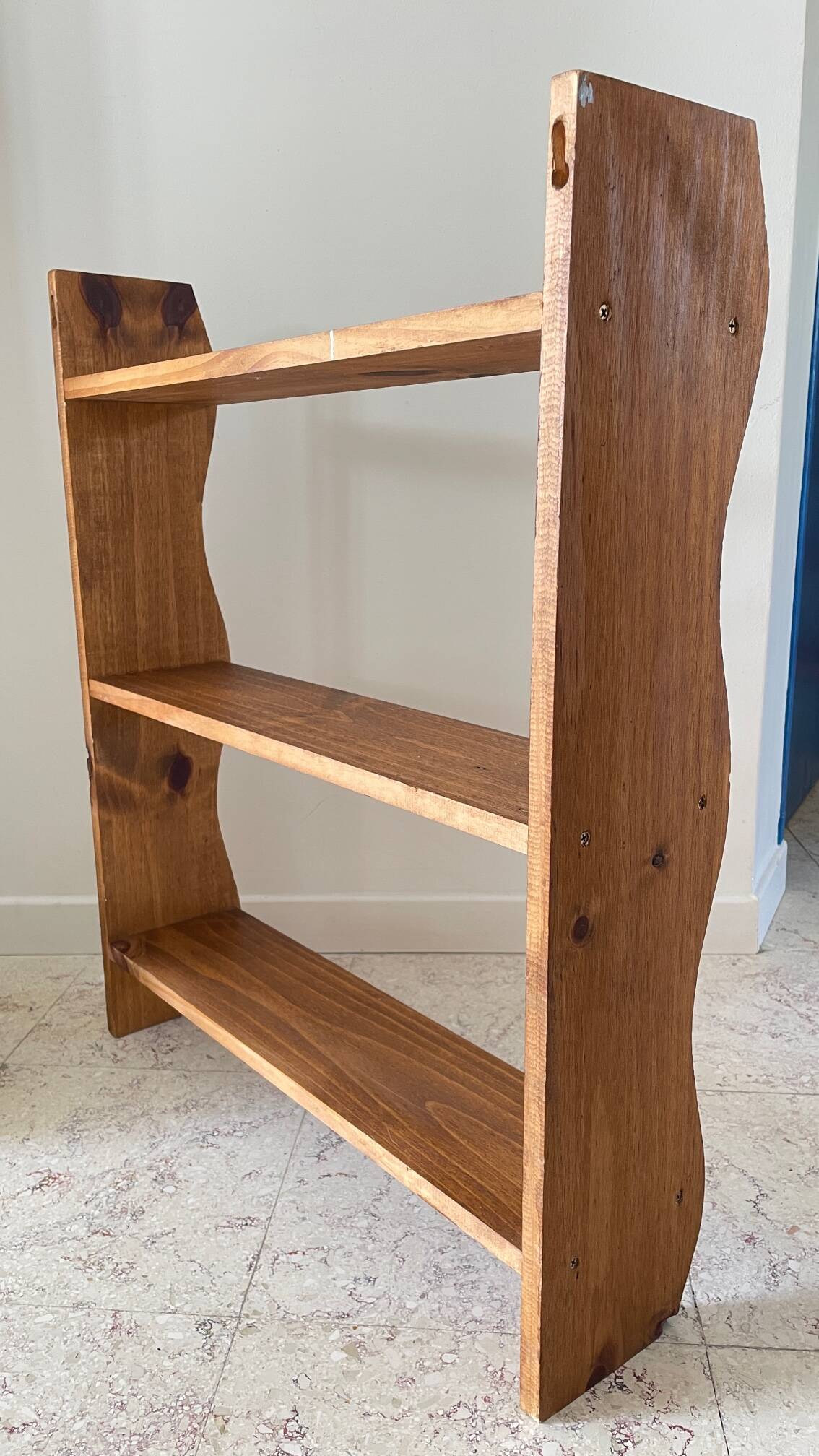 Shelf to stand or hang with 3 vintage wood trays