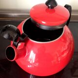 Kettle metal red years 1970