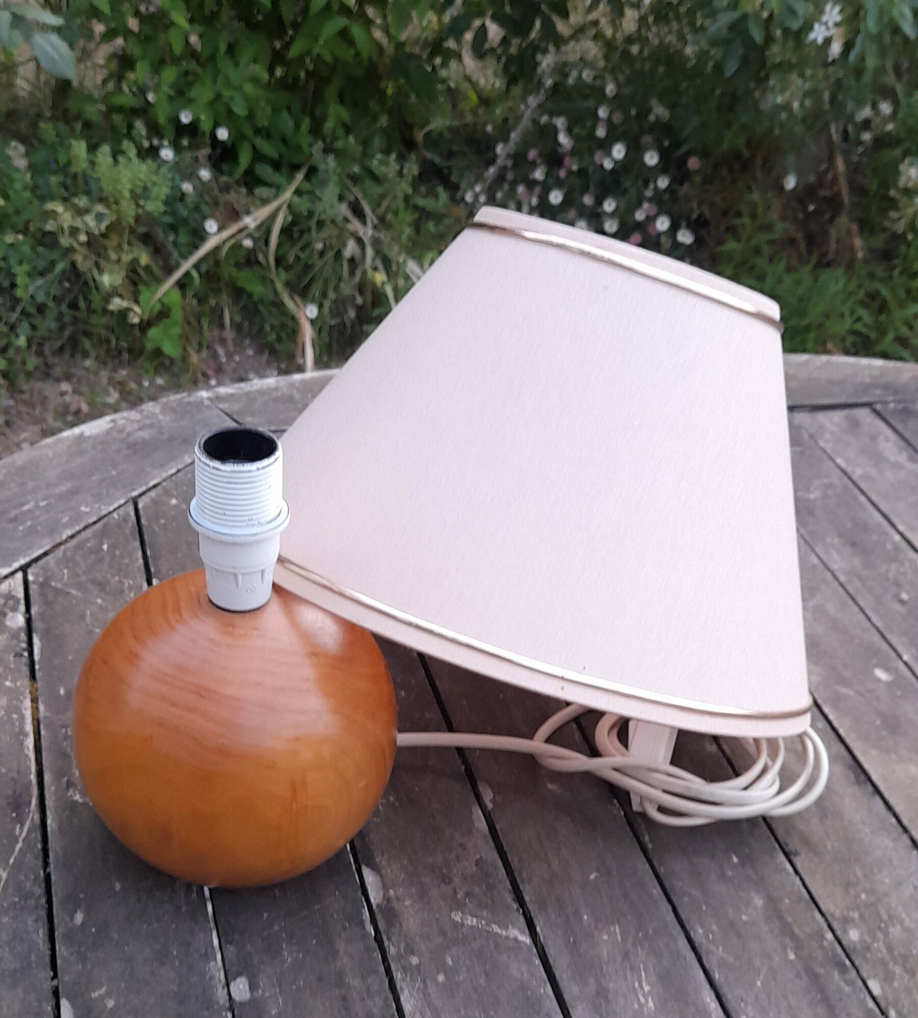 Lampe de chevet pied boule bois blond, abat jour ecru