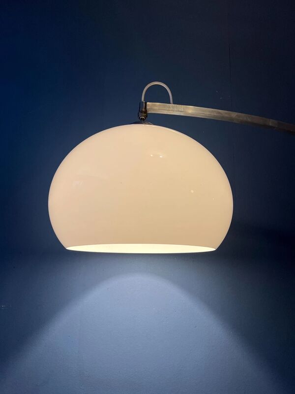 Lampe de sol arc vintage de l'ère spatiale dans le style de Guzzini