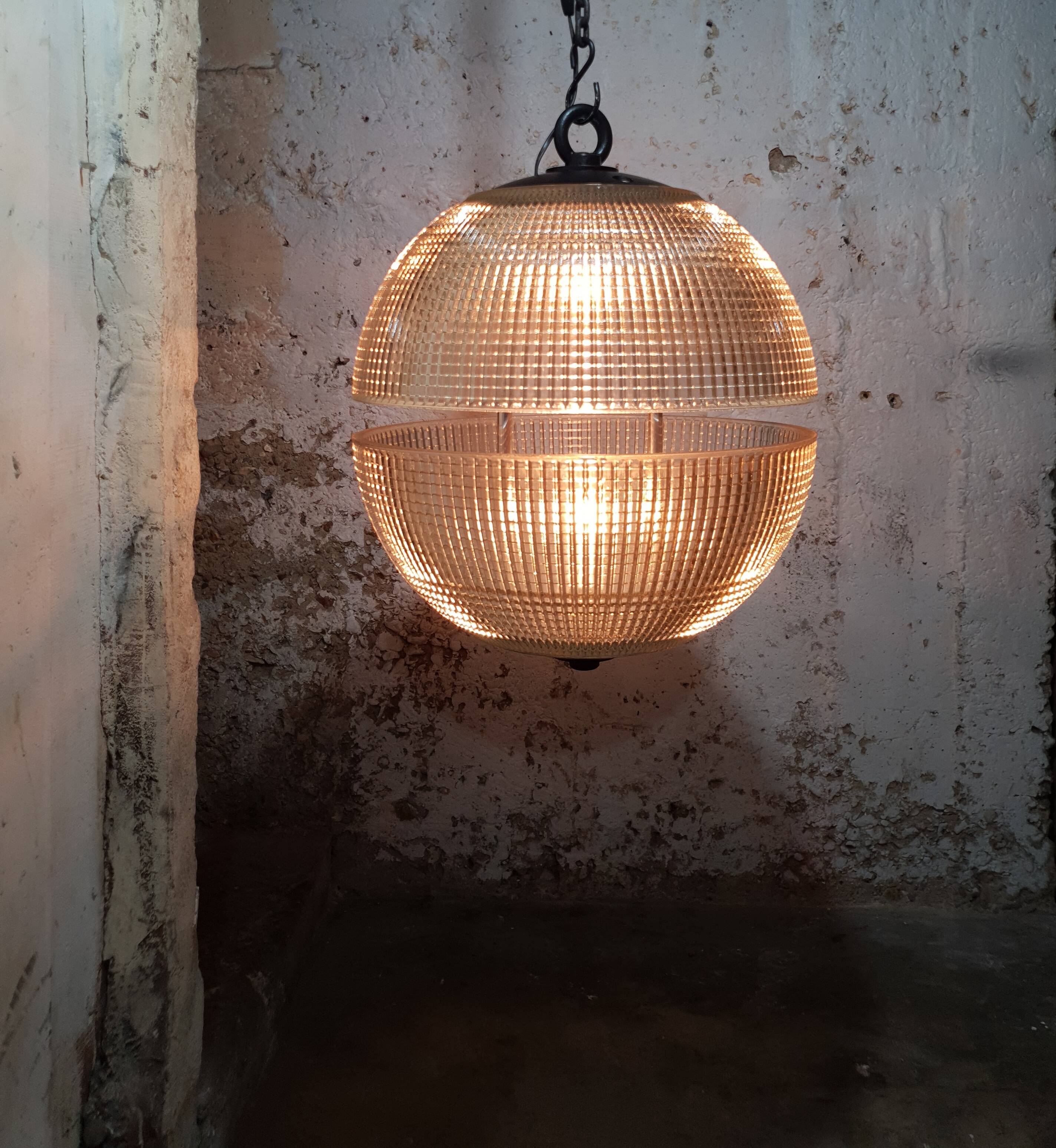 Holophane half-sphere suspension