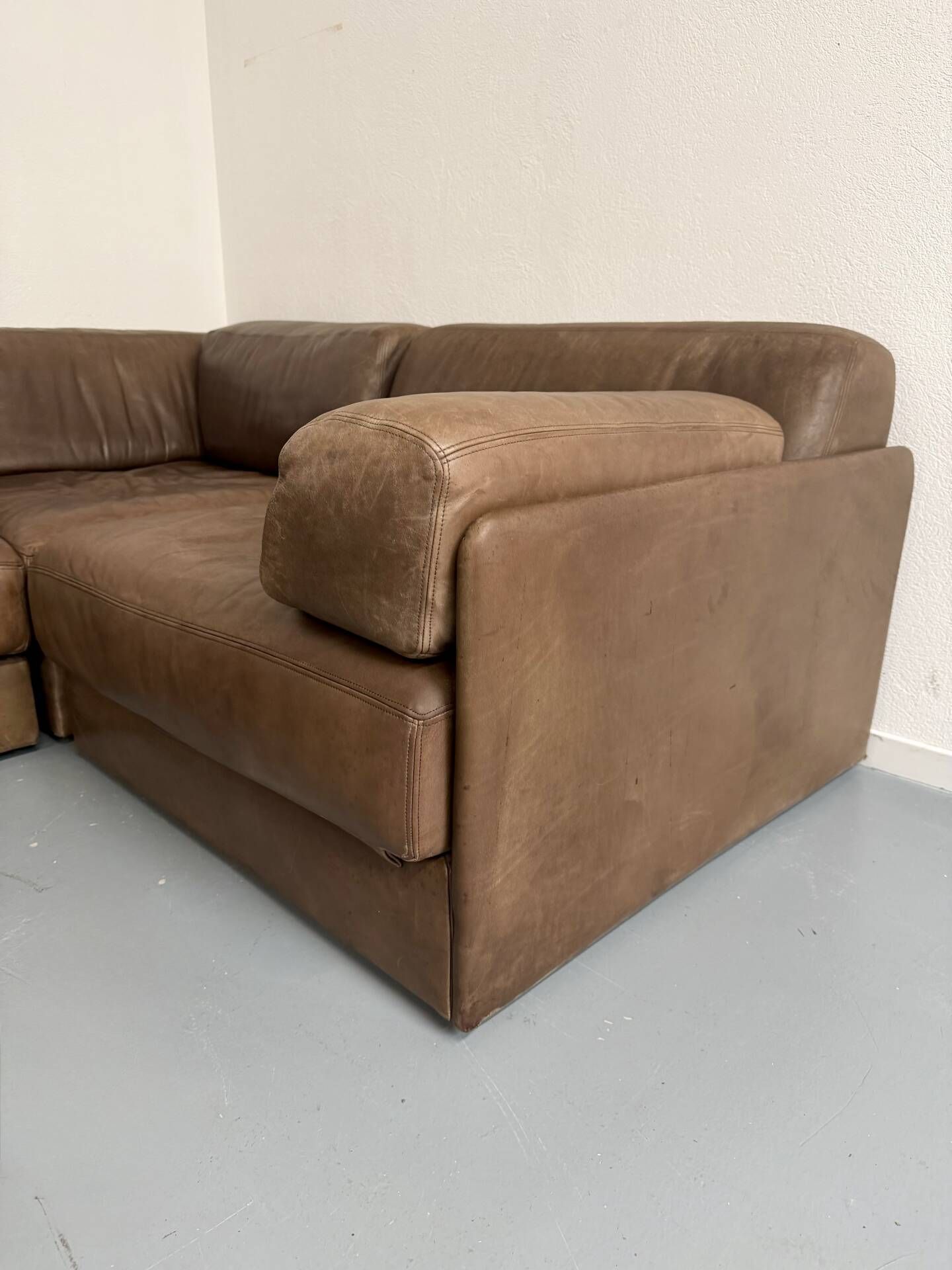 Modular corner sofa DS-76 in brown leather, designed by De Sede, 1980s.