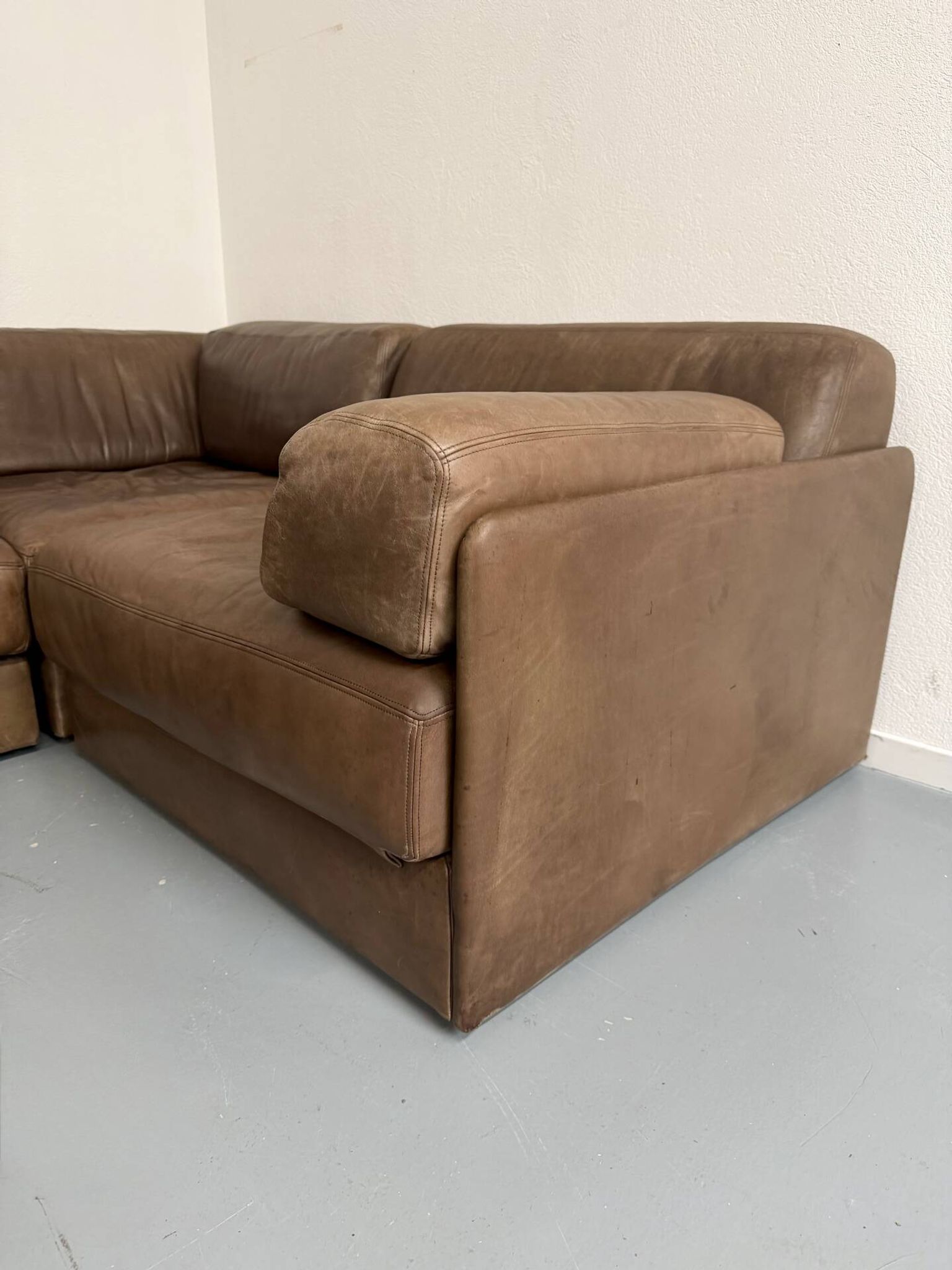 Canapé d’angle modulable DS-76 en cuir marron design De Sede année 80 