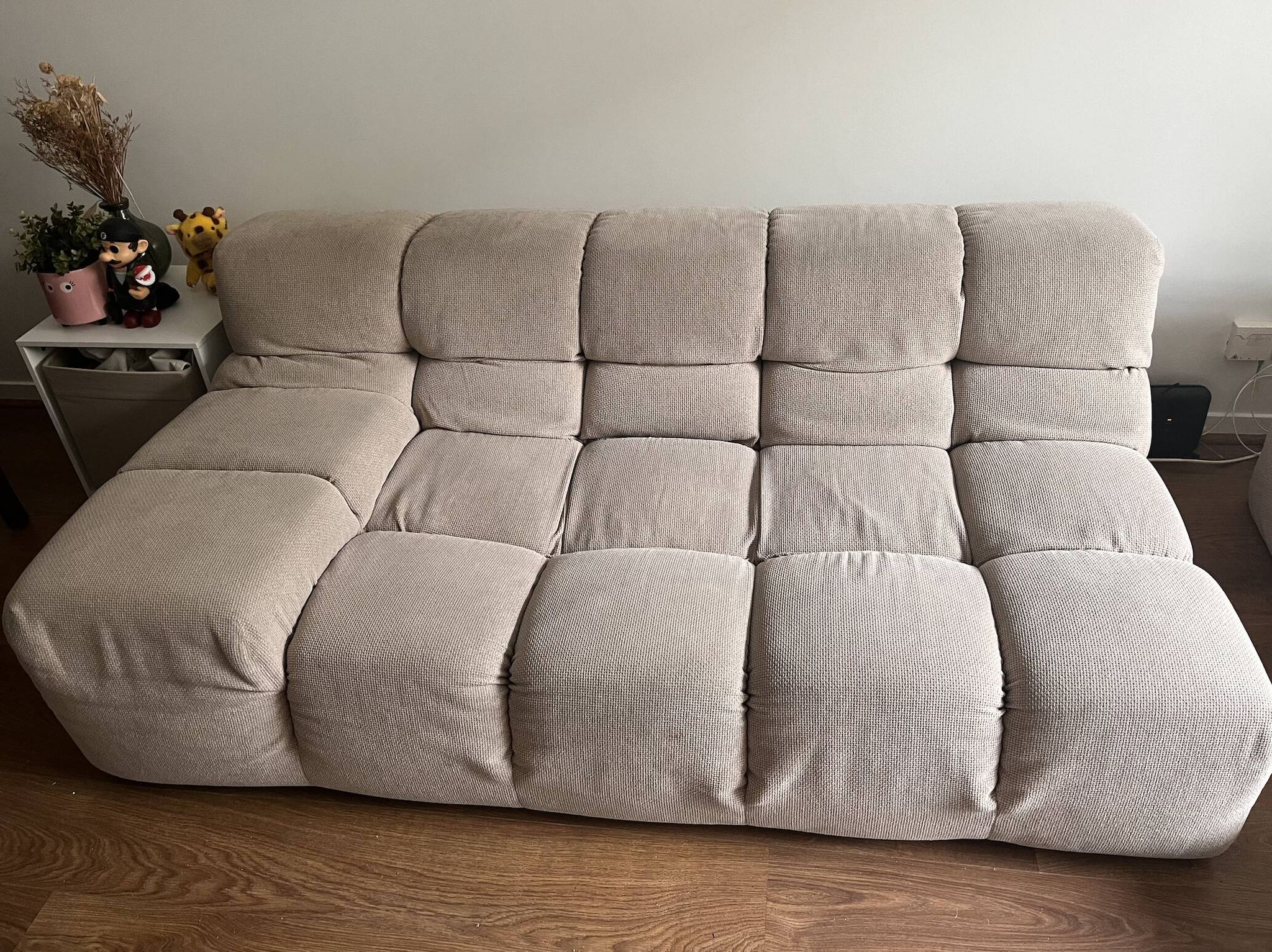 Tufty-Time sofa with chaise longue - beige