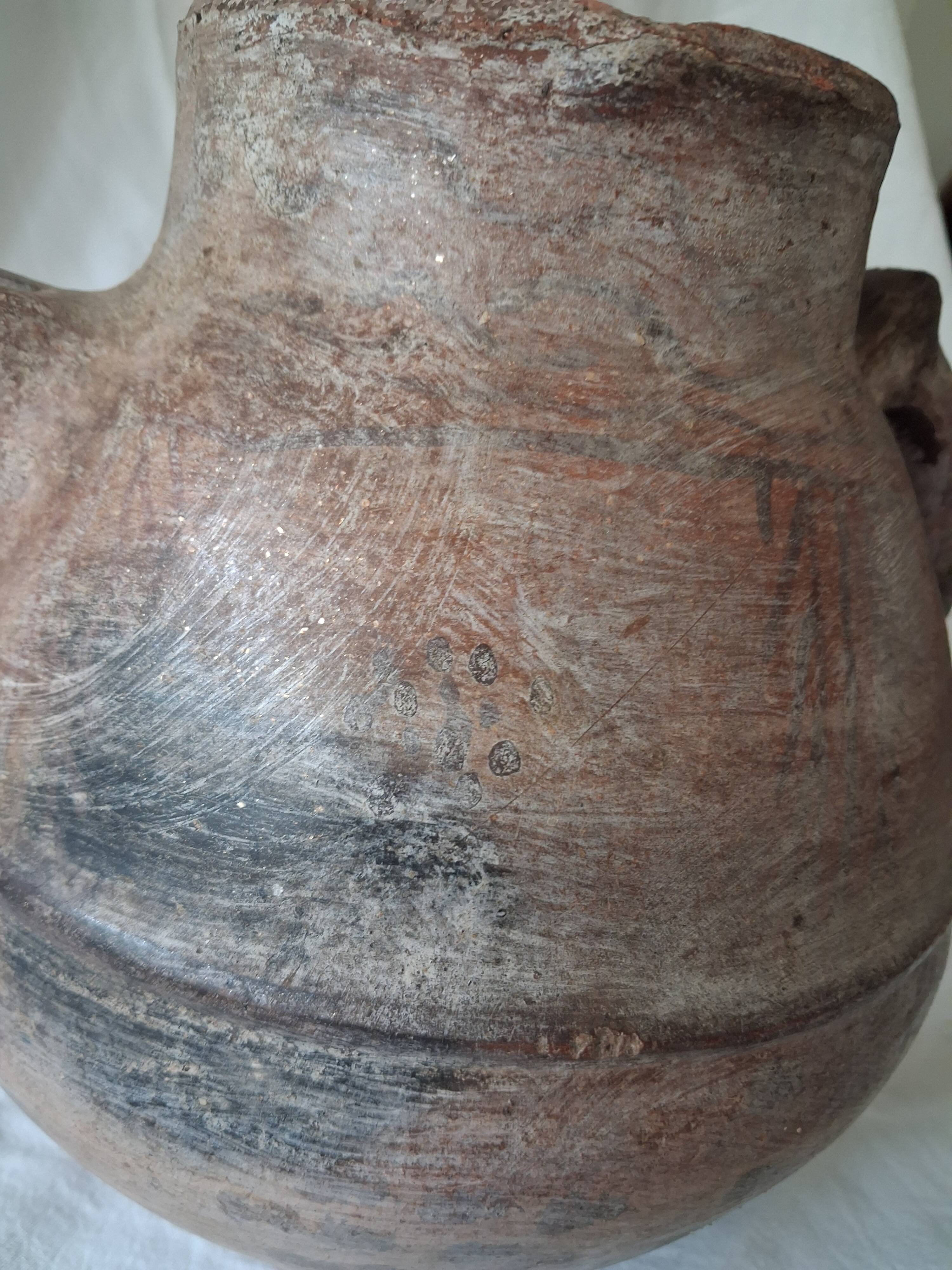 Ancient pottery, jug, traditional Berber/Kabyle in terracotta.