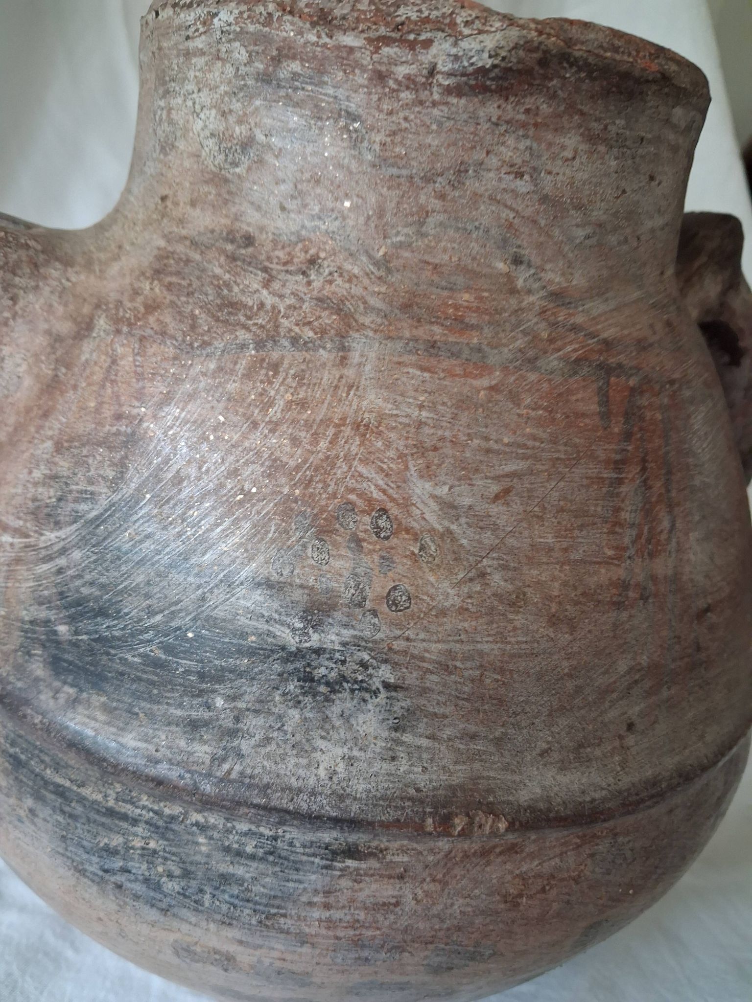 Ancient pottery, jug, traditional Berber/Kabyle in terracotta.