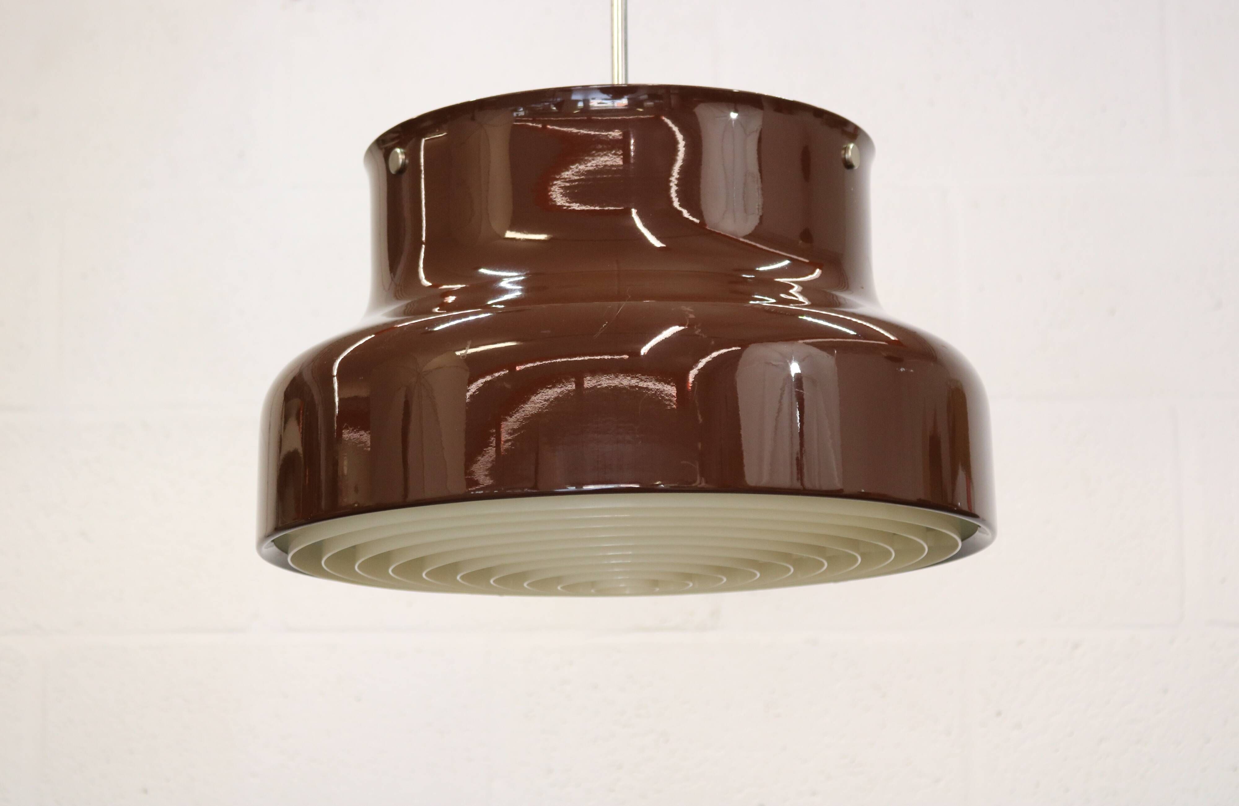 Suspension Bumling marron chocolat par Ateljé Lyktan conçue par Anders Pherson