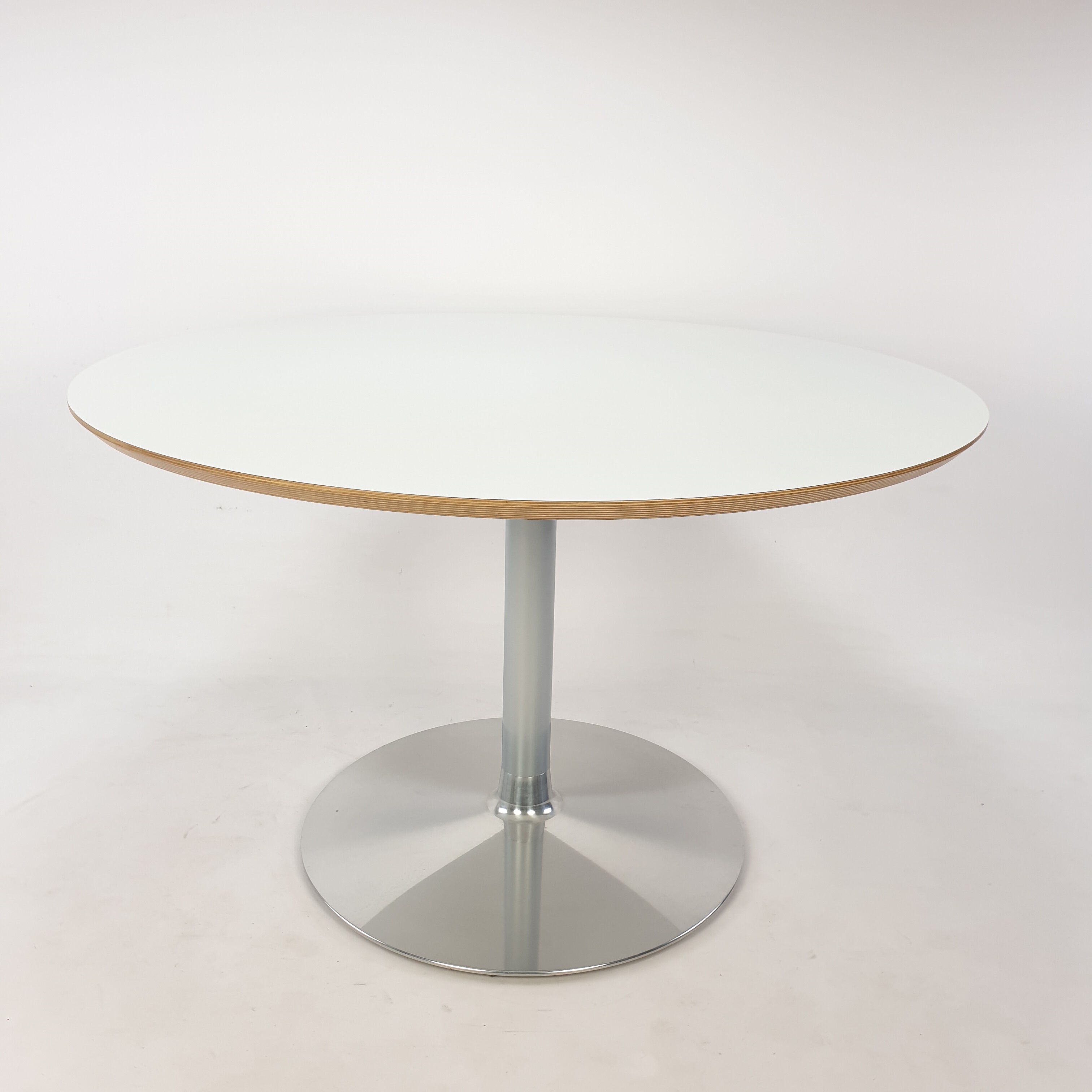 Round dining table by Pierre Paulin for Artifort, 1980