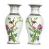 Paire de vases famille rose en porcelaine de Chine