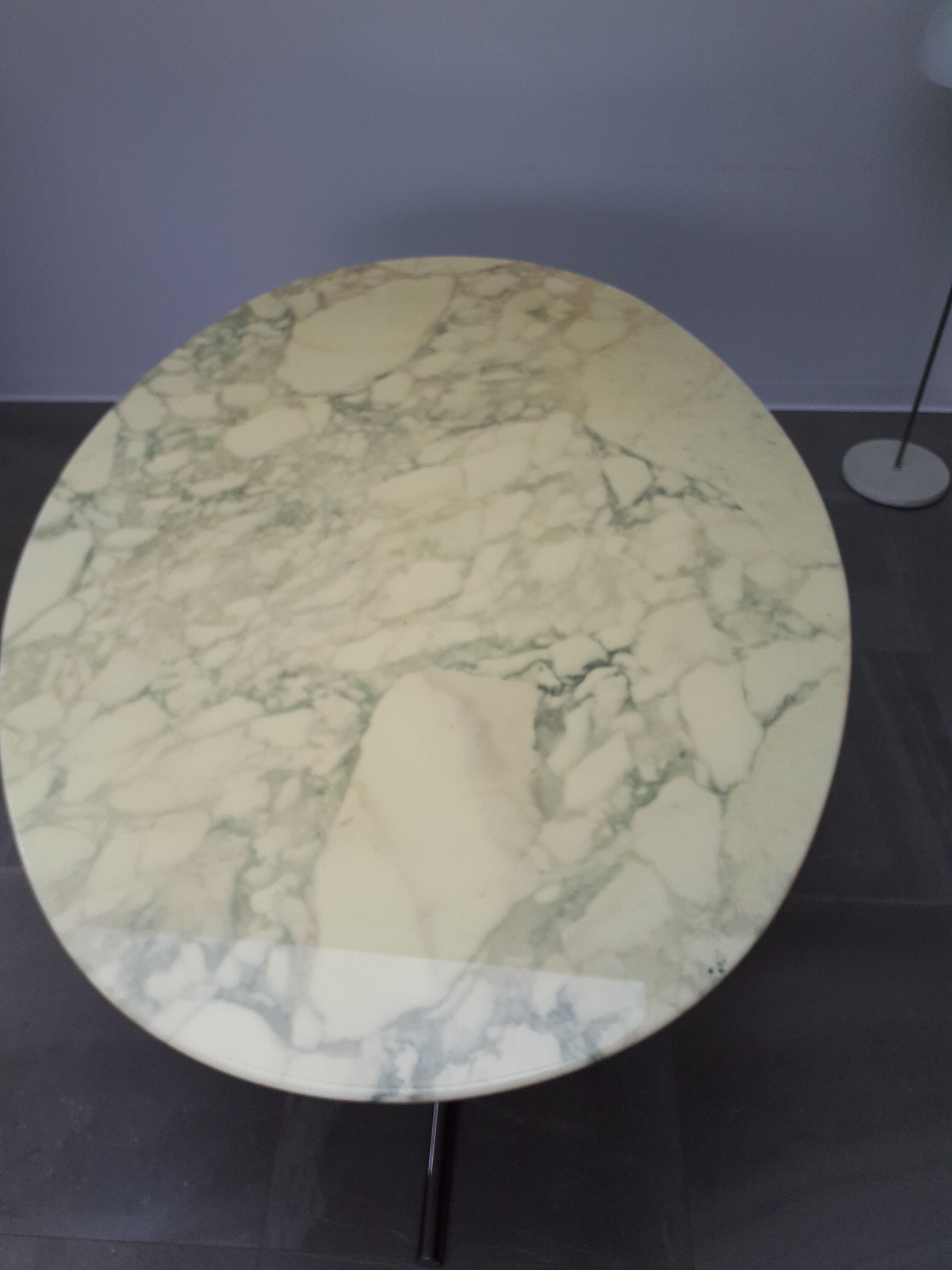 Marble table of the 70s at Roche Bobois