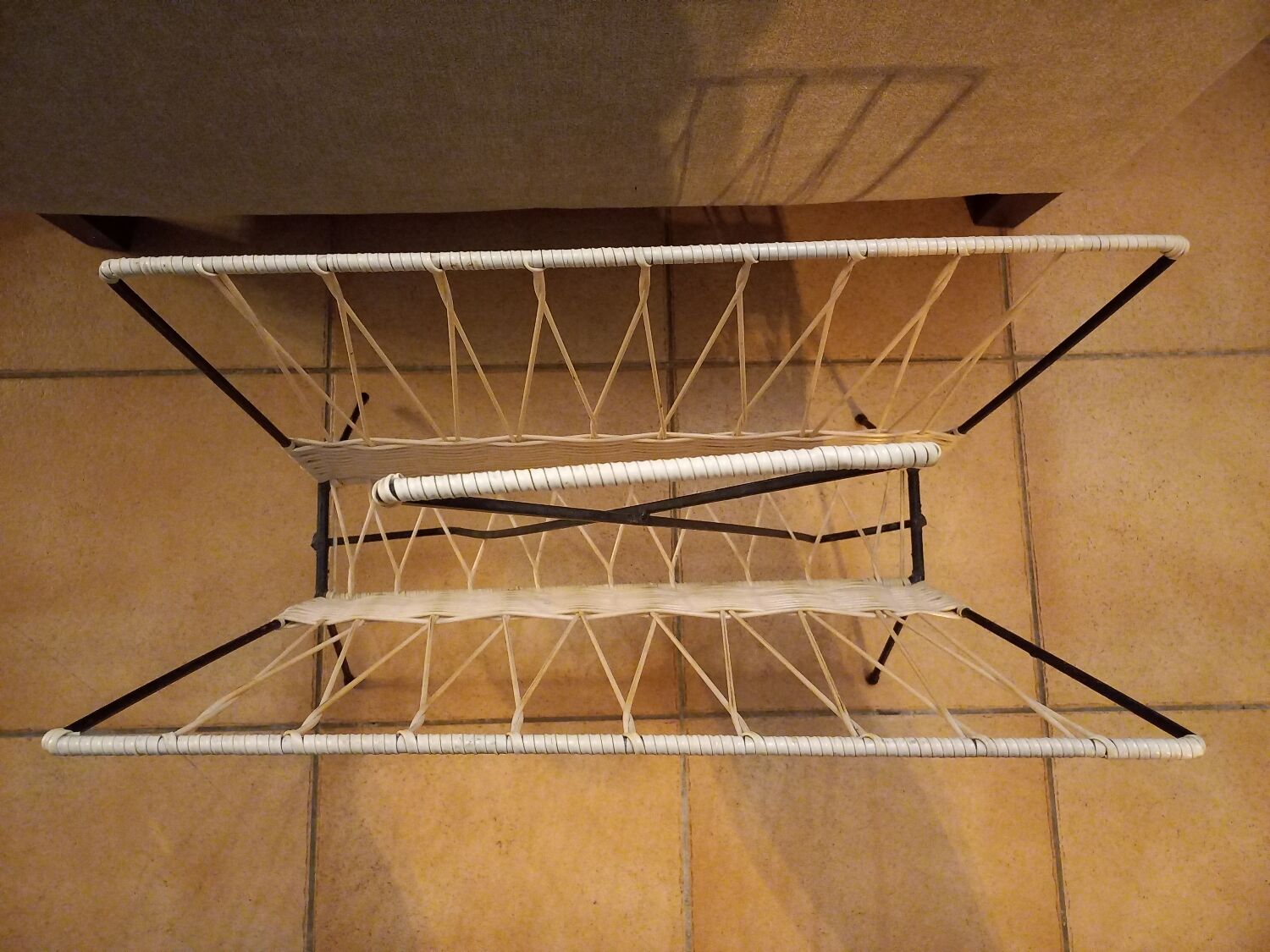 Vintage scoubidou and metal magazine holder