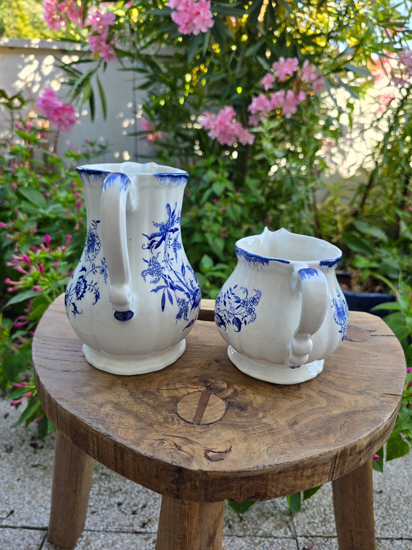 Milk and juice jugs Sarreguemines Lancaster