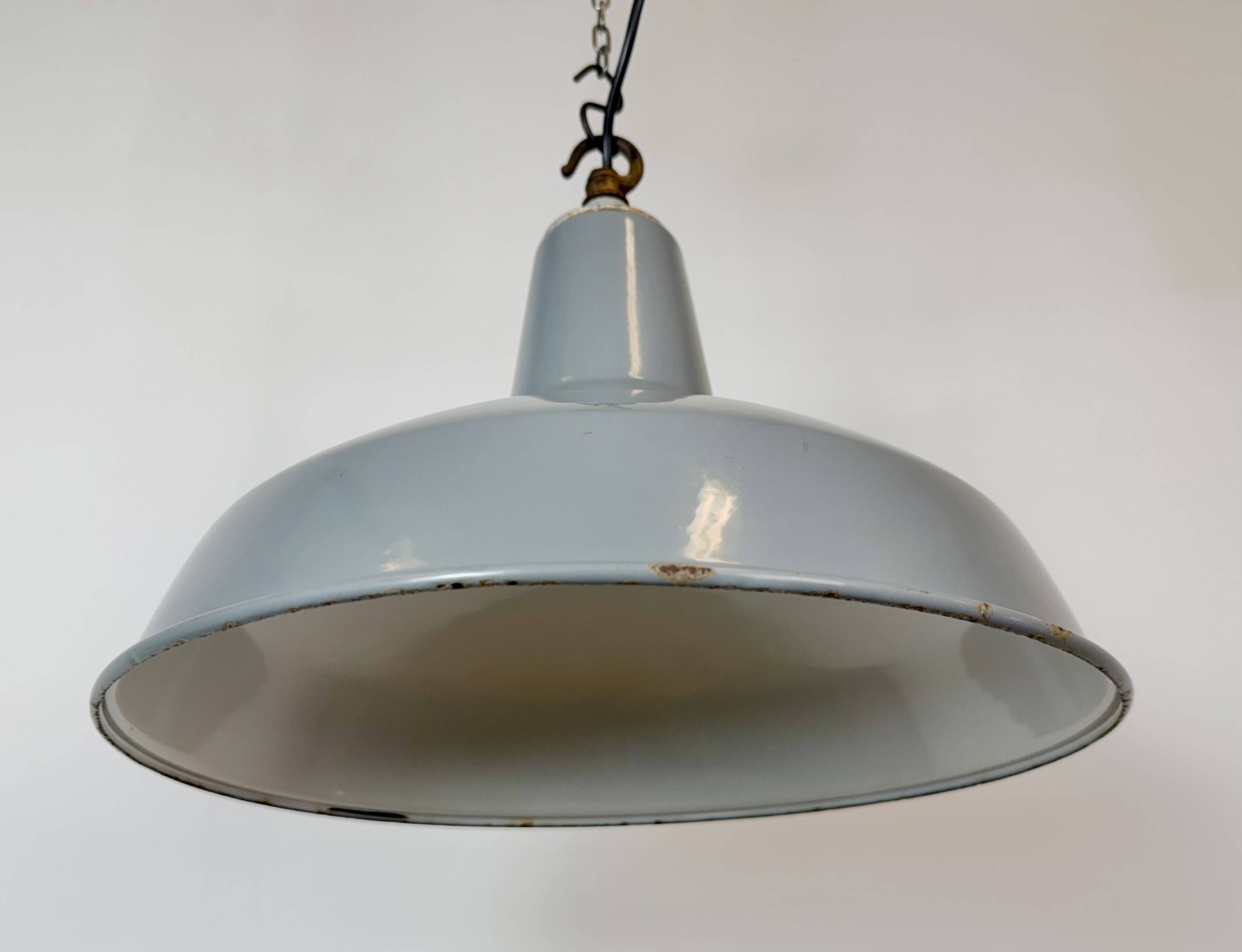 Suspension en émail gris industriel britannique, années 1960