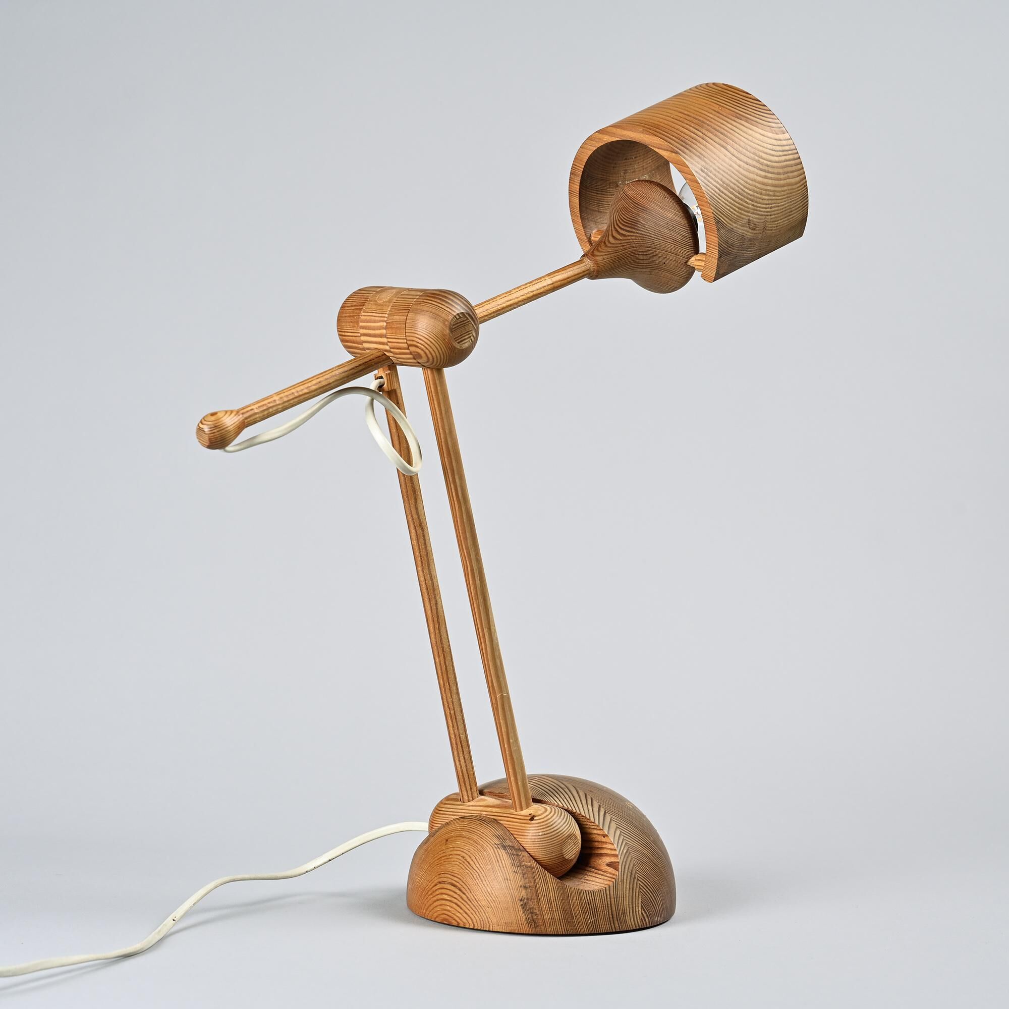 Turned wooden desk lamp, Swiss craftsmanship, circa 1970.