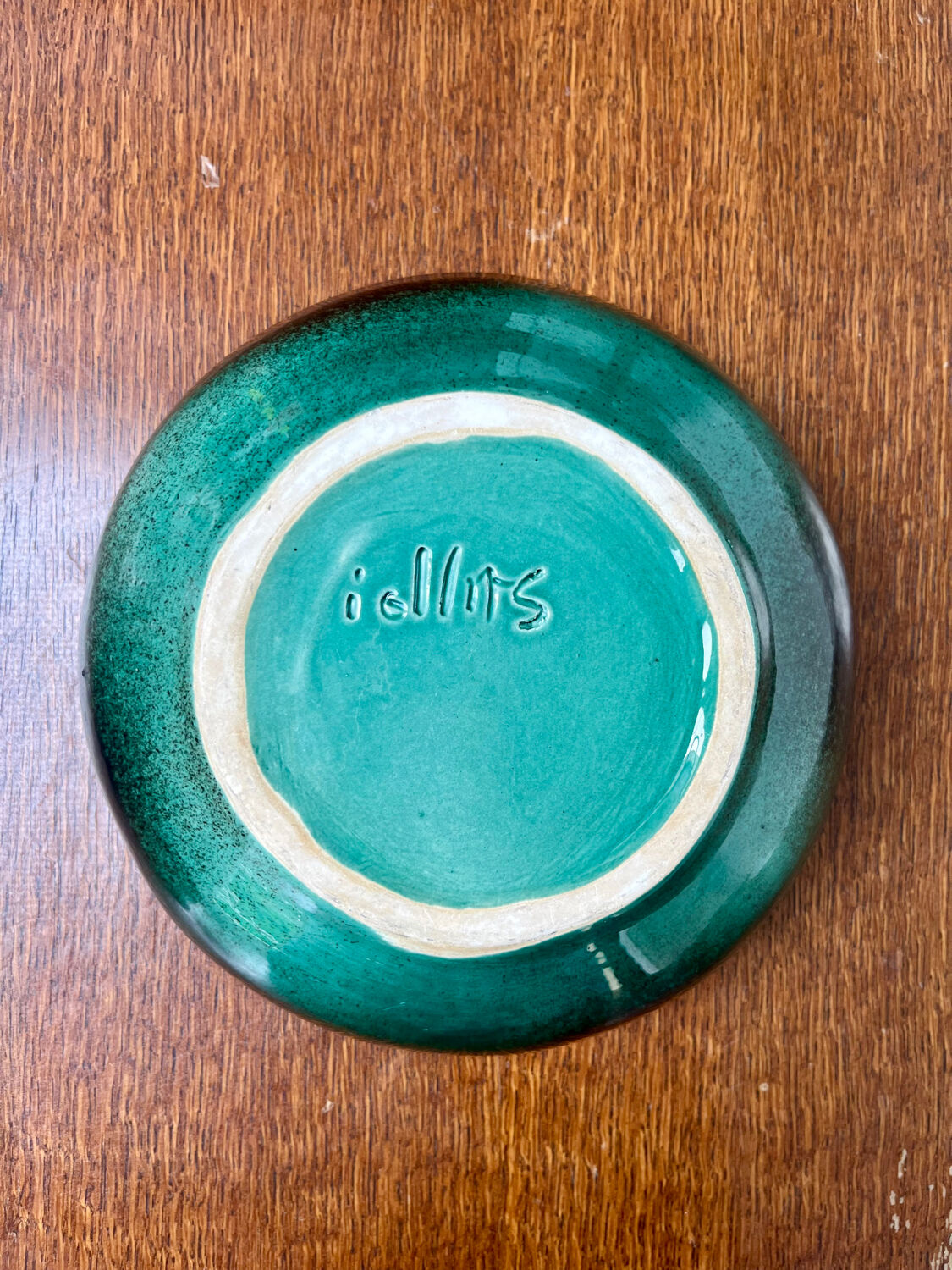 Green glazed ceramic bowl, signed Idlas.