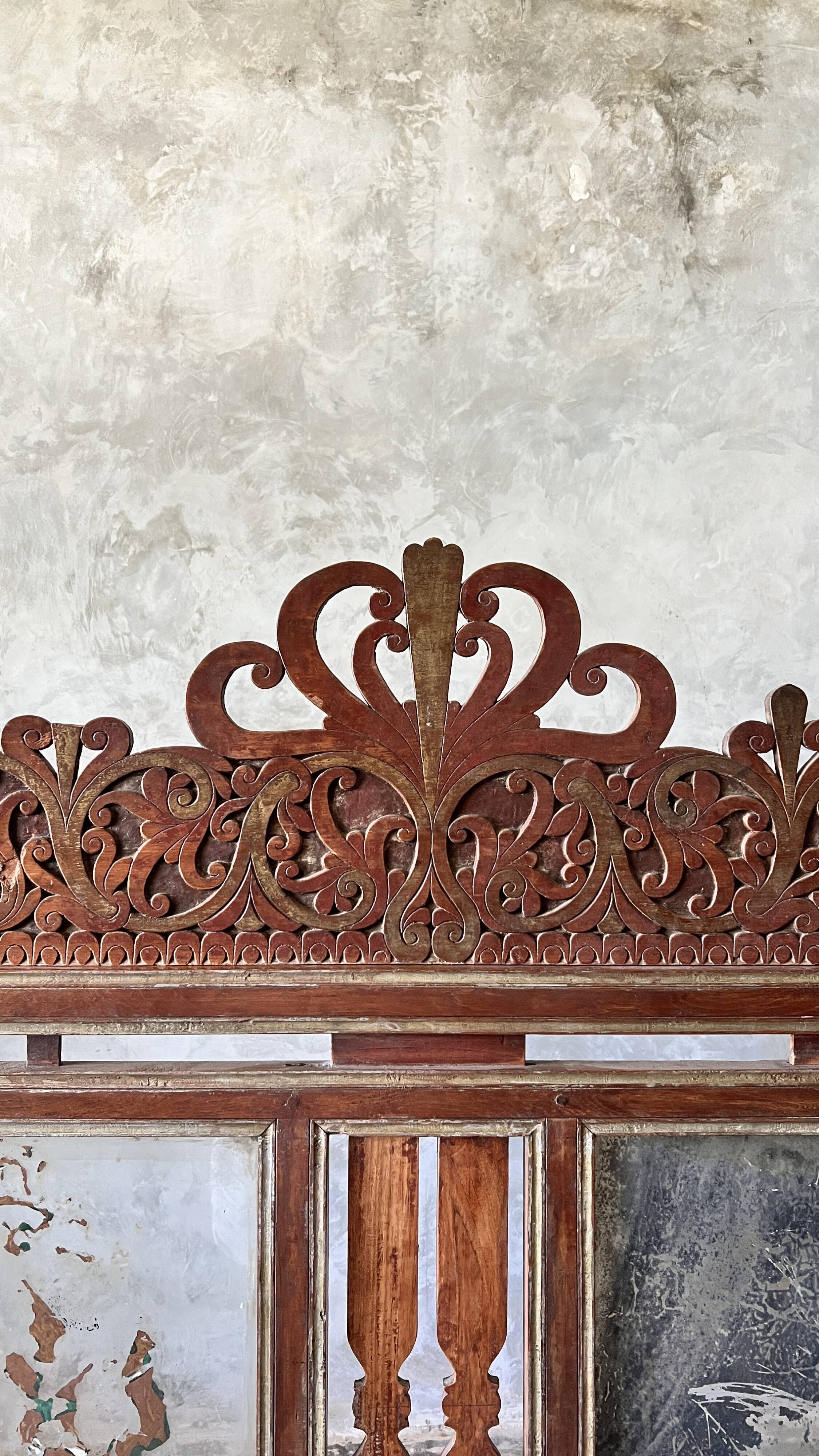 Small Indonesian screen in carved wood H:104 L:106