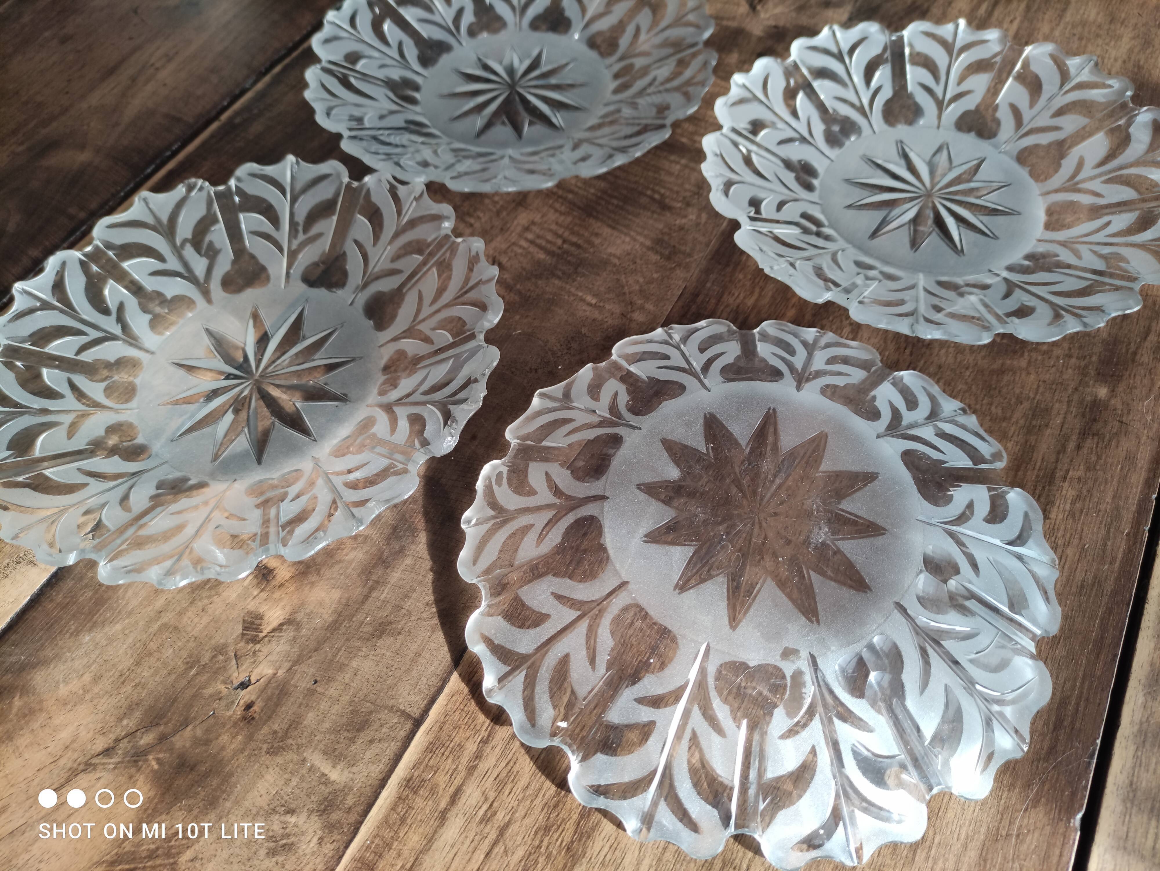 Set of 4 opaque glass bread plates snowflake